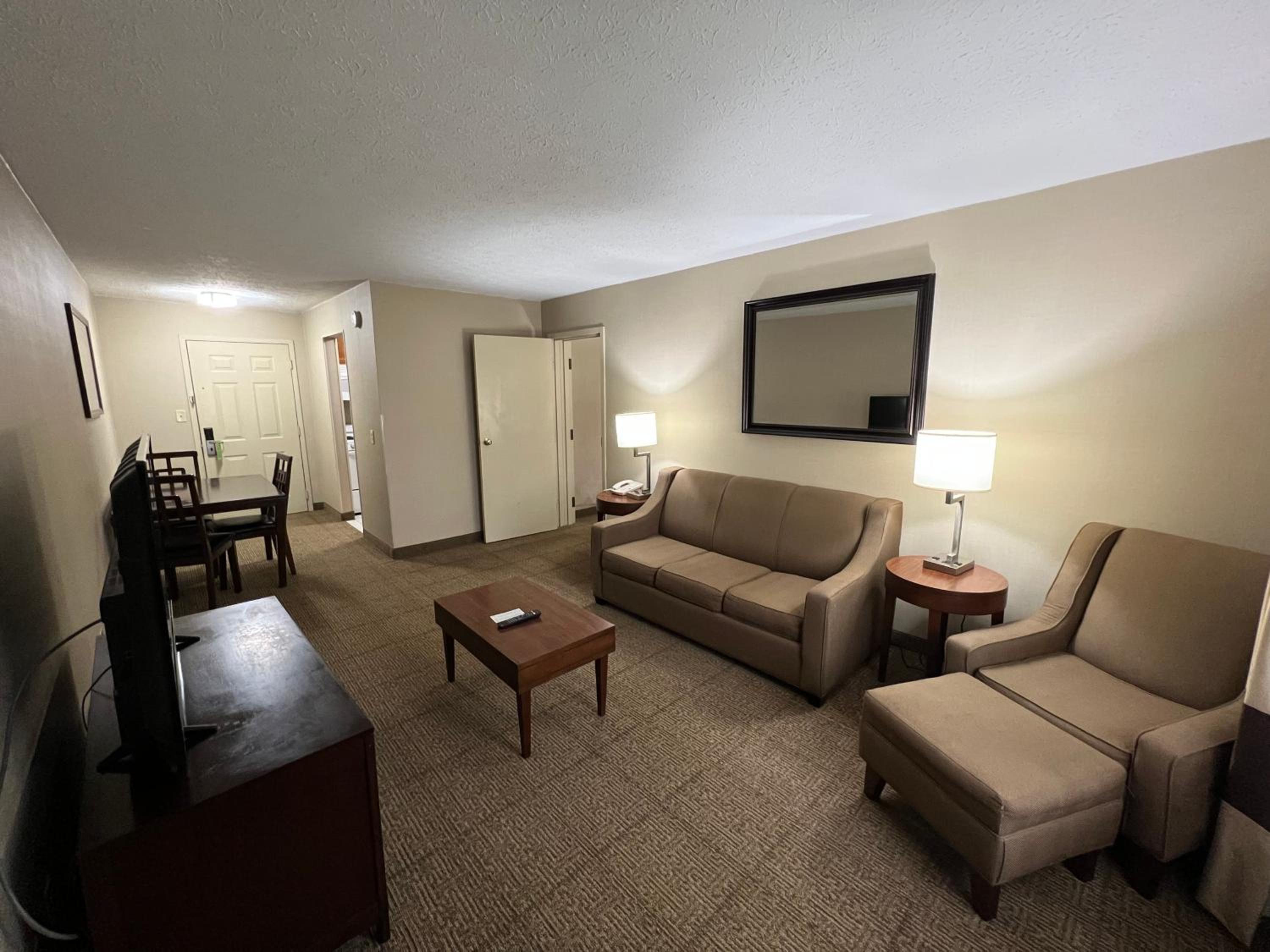 Two Bedroom Suite - Photo 3