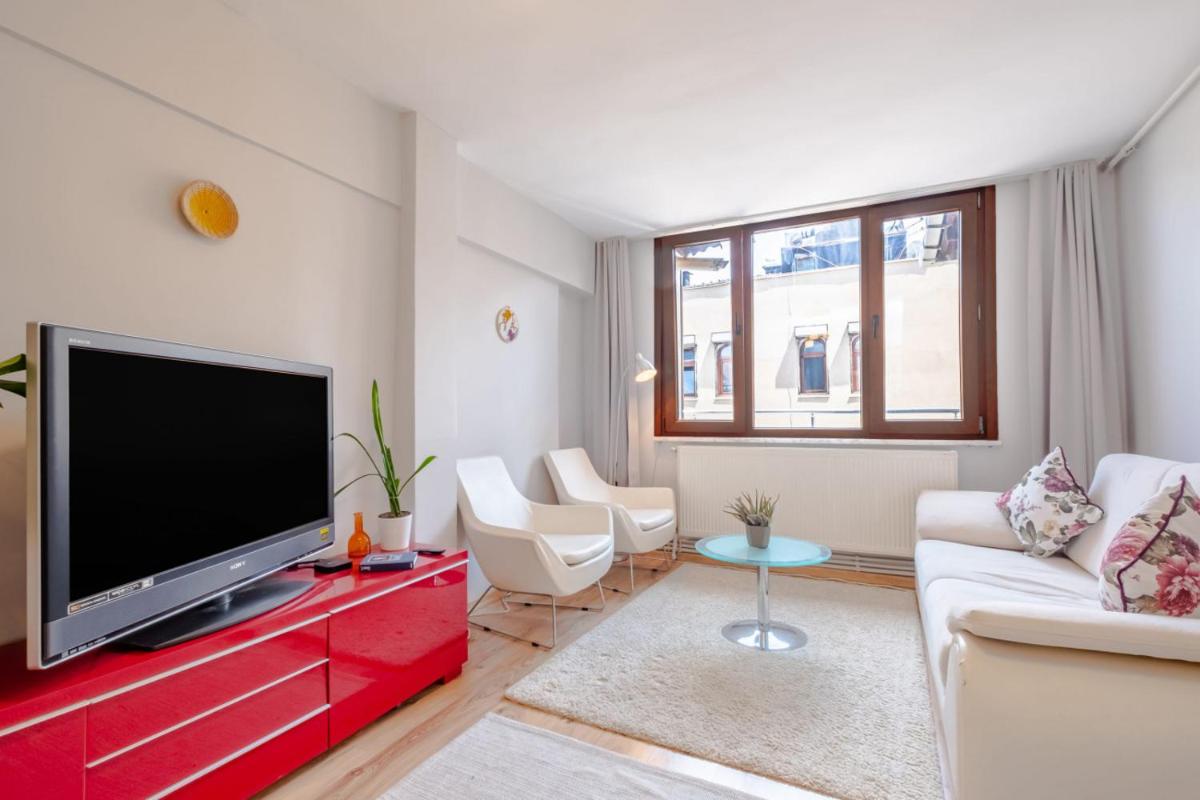 Apartment photo 2