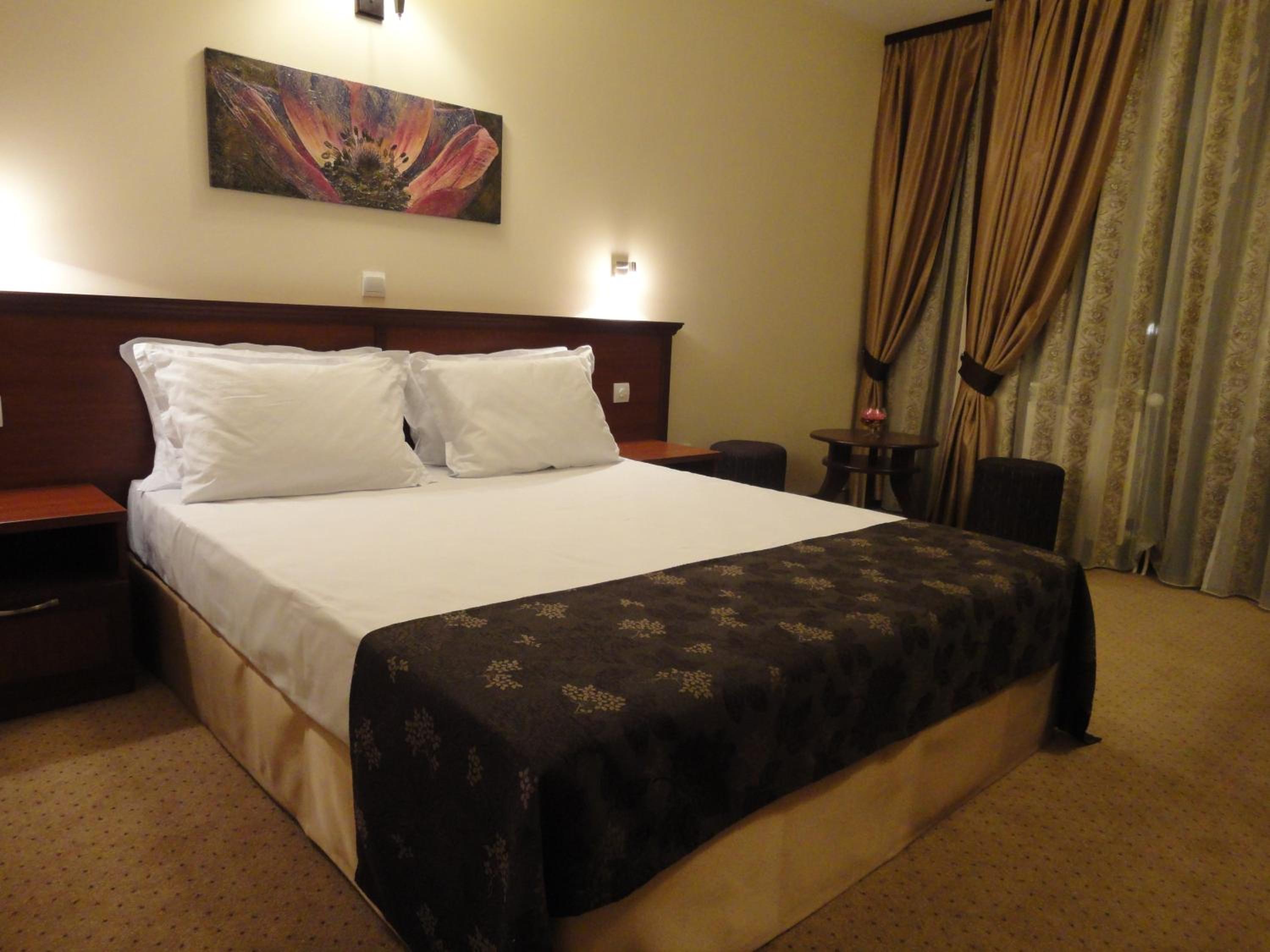 Standard Double Room - Photo 13