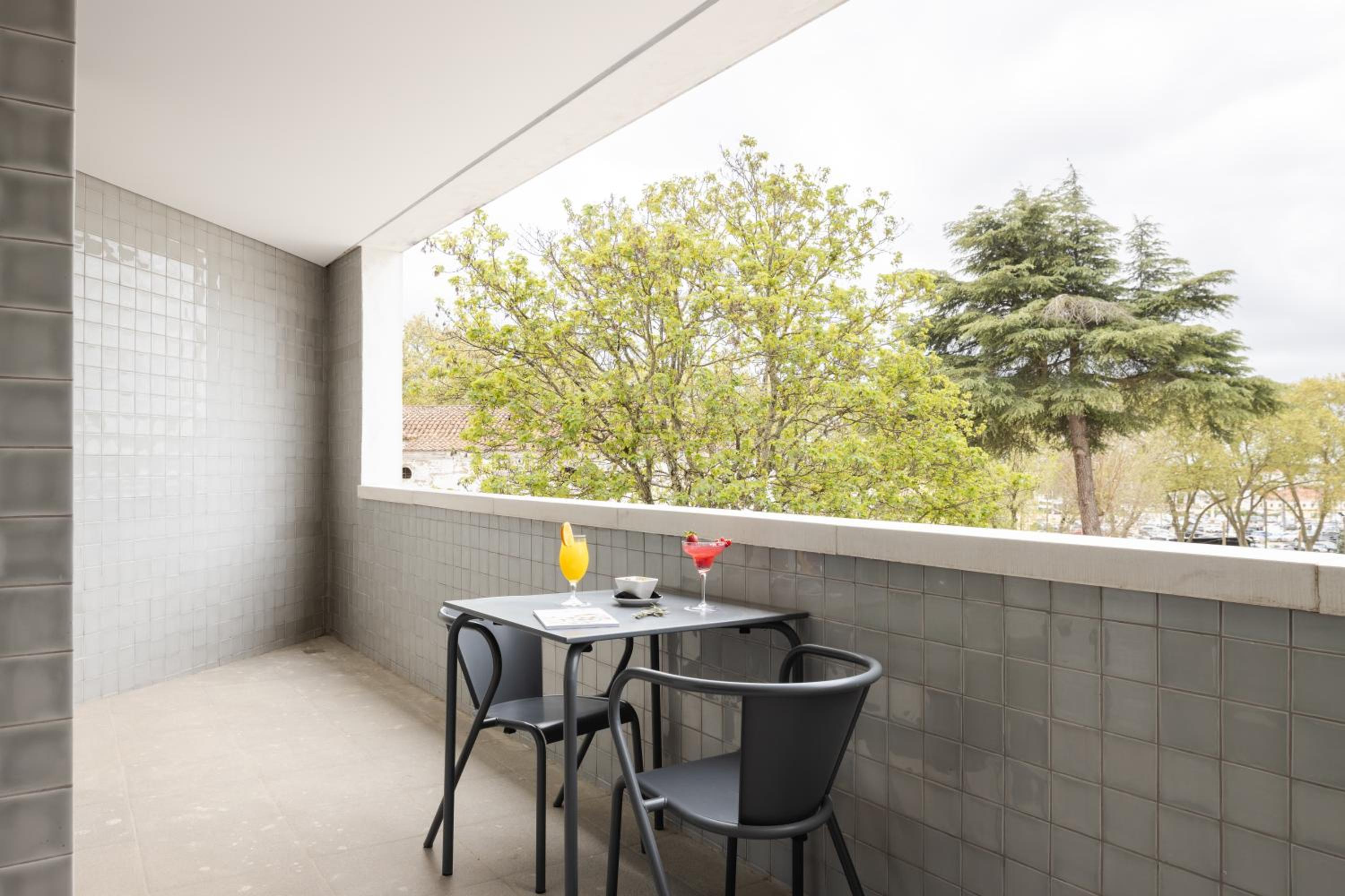Superior Double or Twin Room with Balcony thumbnail 5