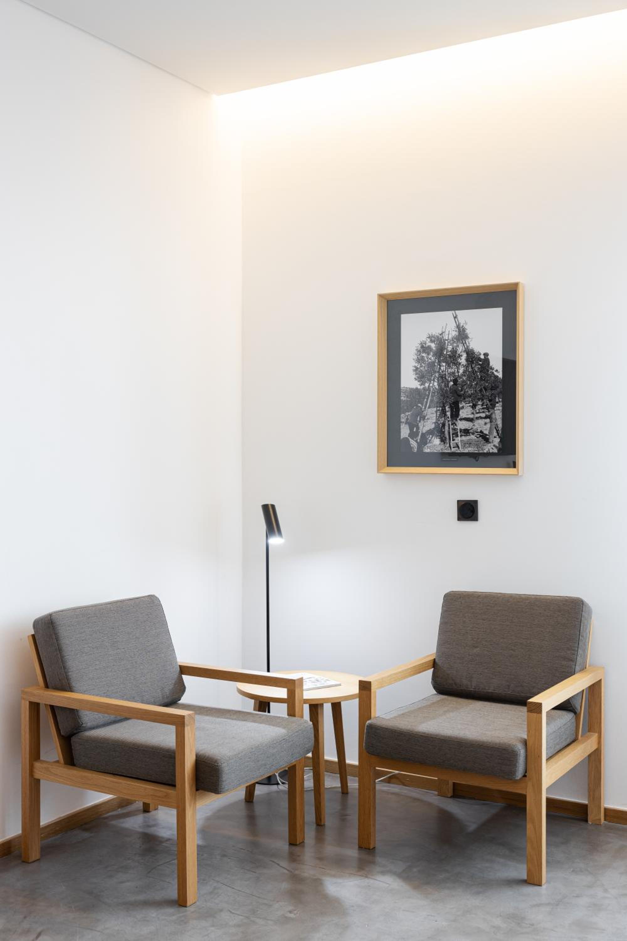 Family Room thumbnail 5