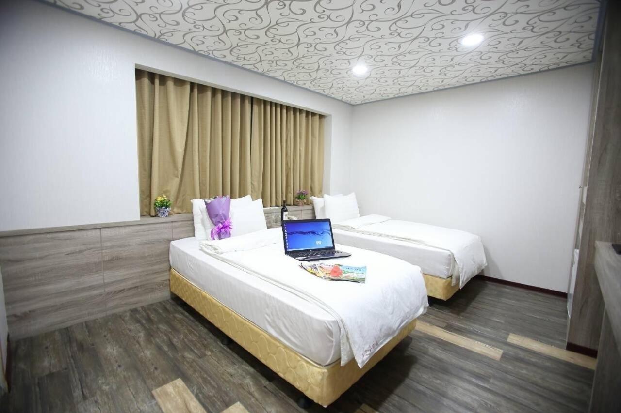 Standard Twin Room - Photo 3