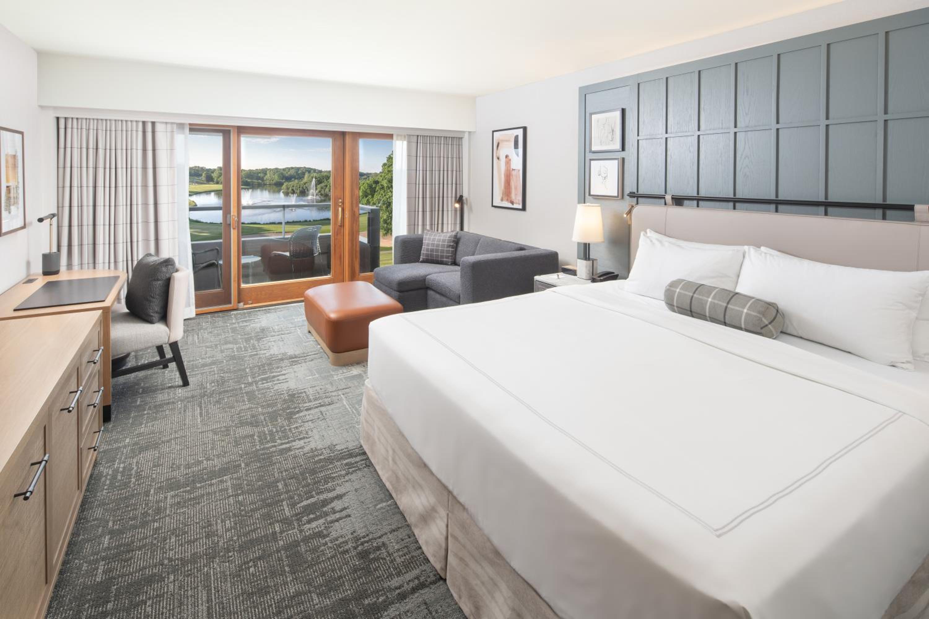 Superior King-Lake and Golf Course View