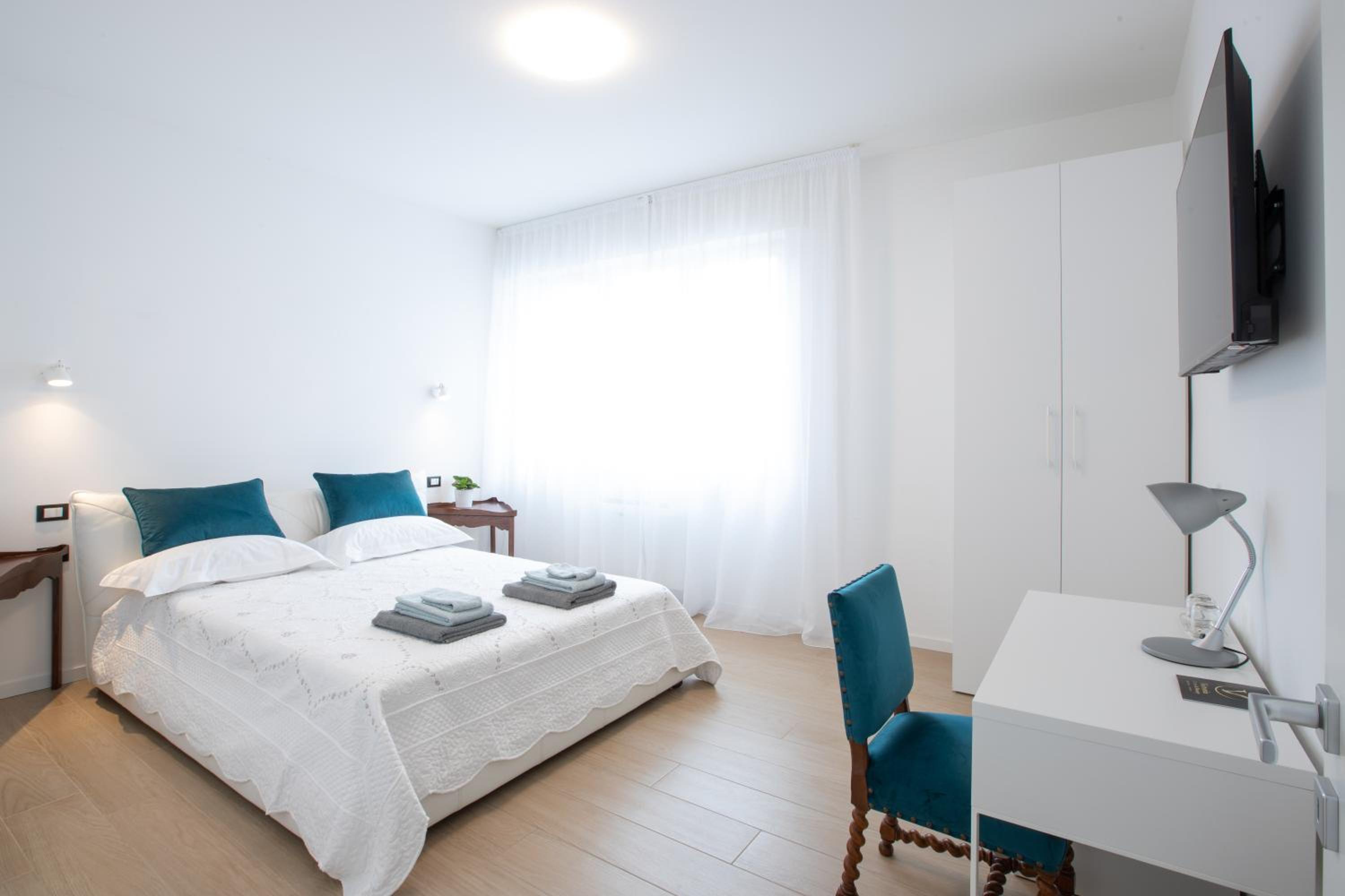 Double Room with Balcony (2 Adults + 1 Child) photo 1