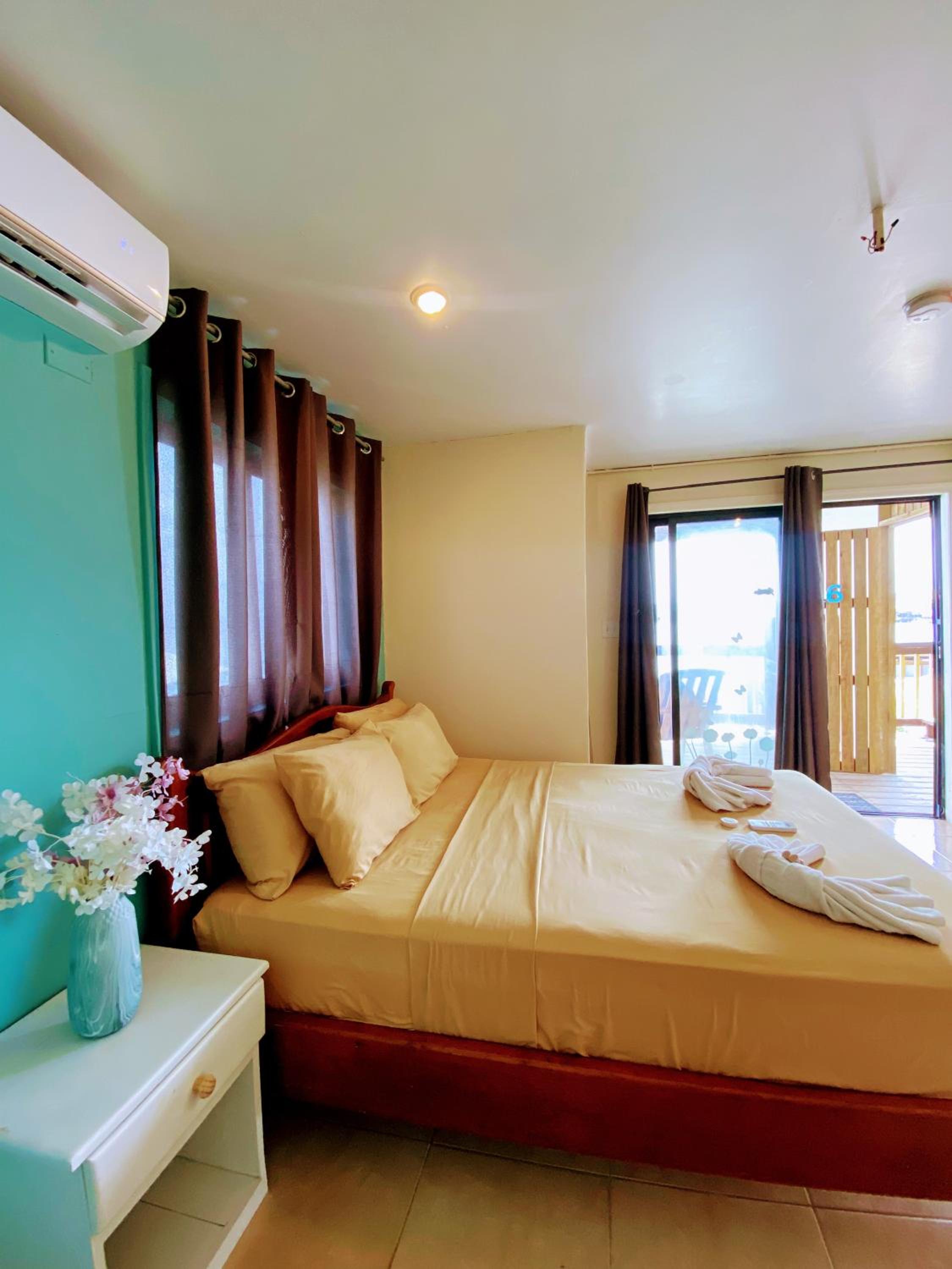 Deluxe Double Room with Balcony and Sea View photo 2