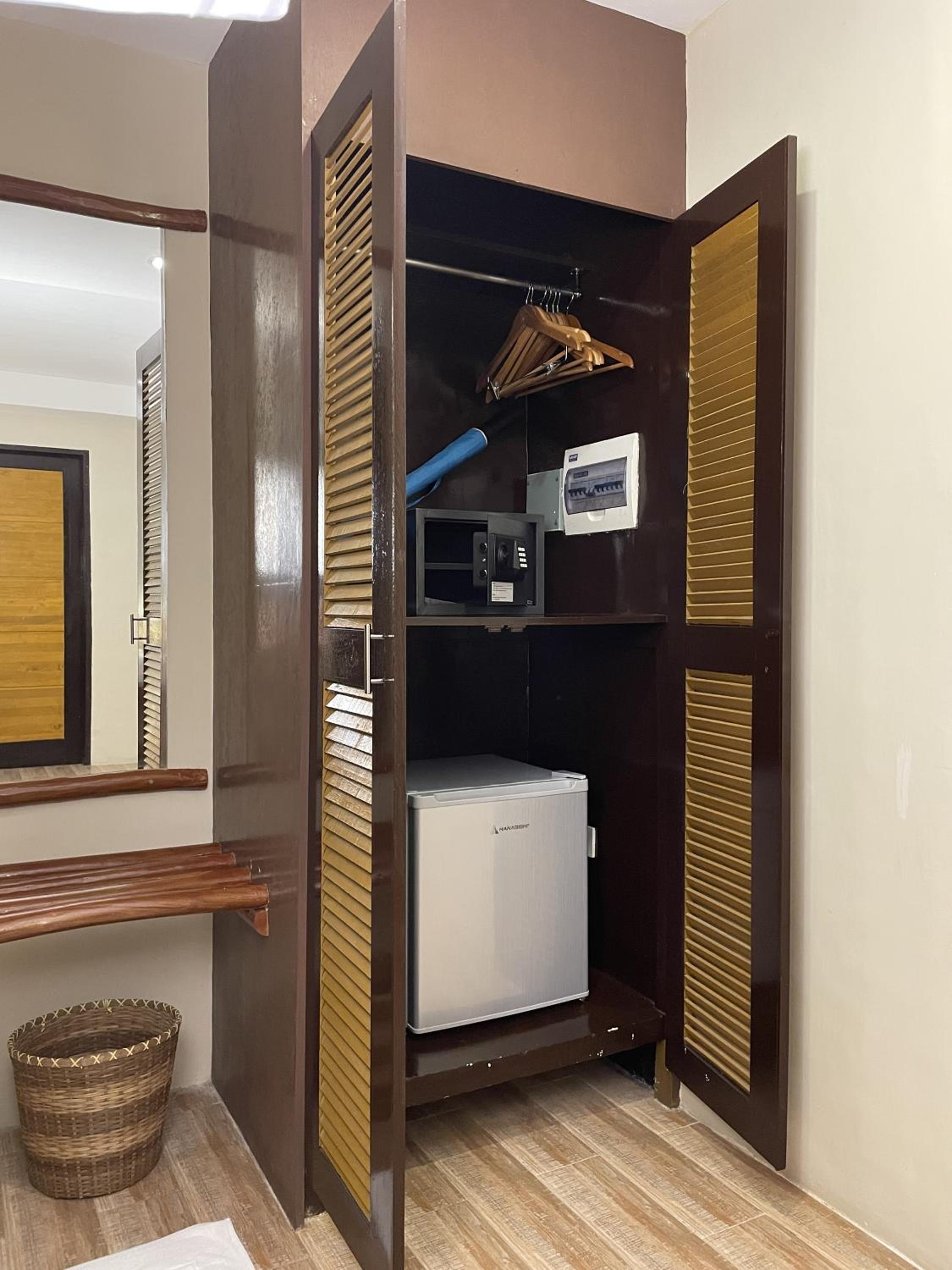 Deluxe Double Room with Balcony - Photo 2