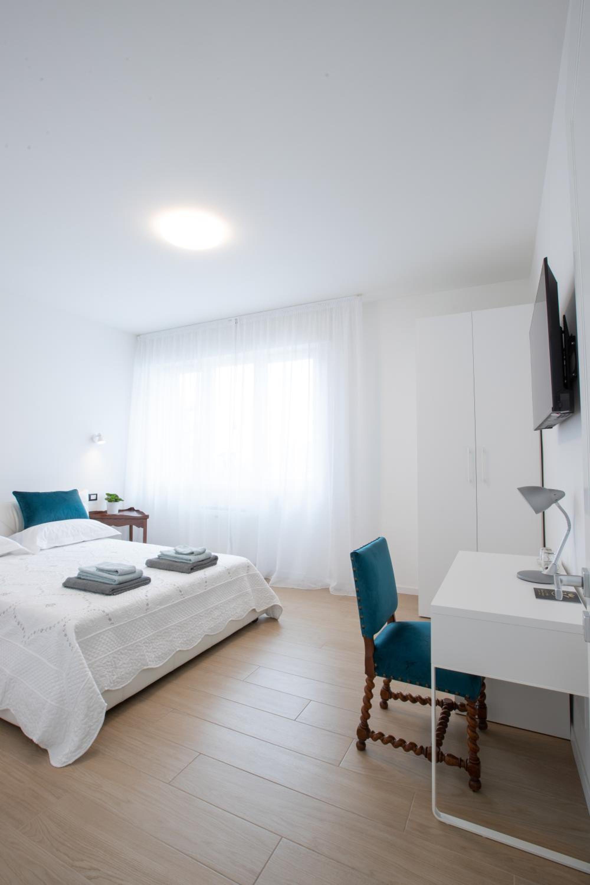 Double Room with Balcony (2 Adults + 1 Child) photo 2