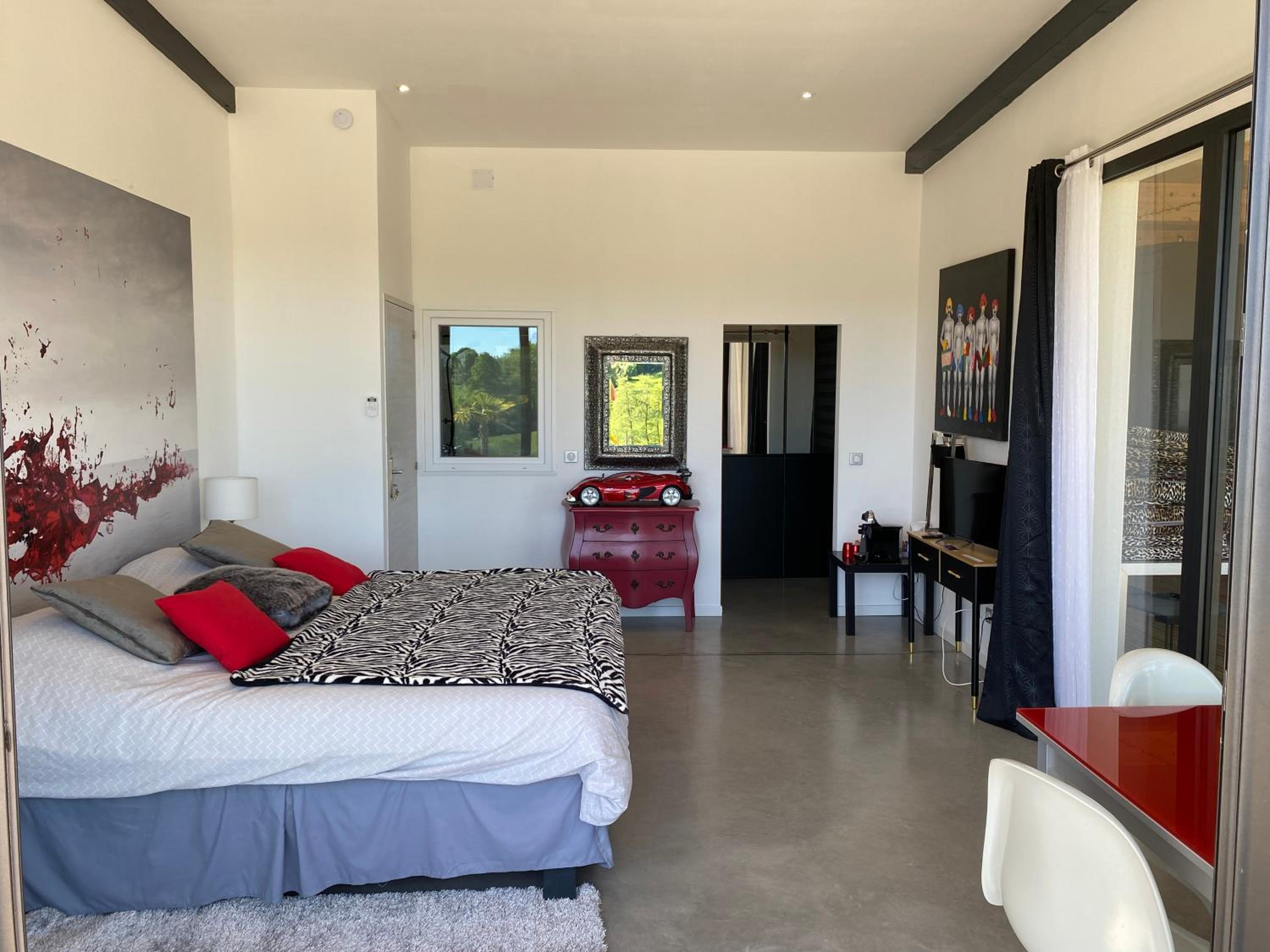 Double Room with Pool View - Photo 4