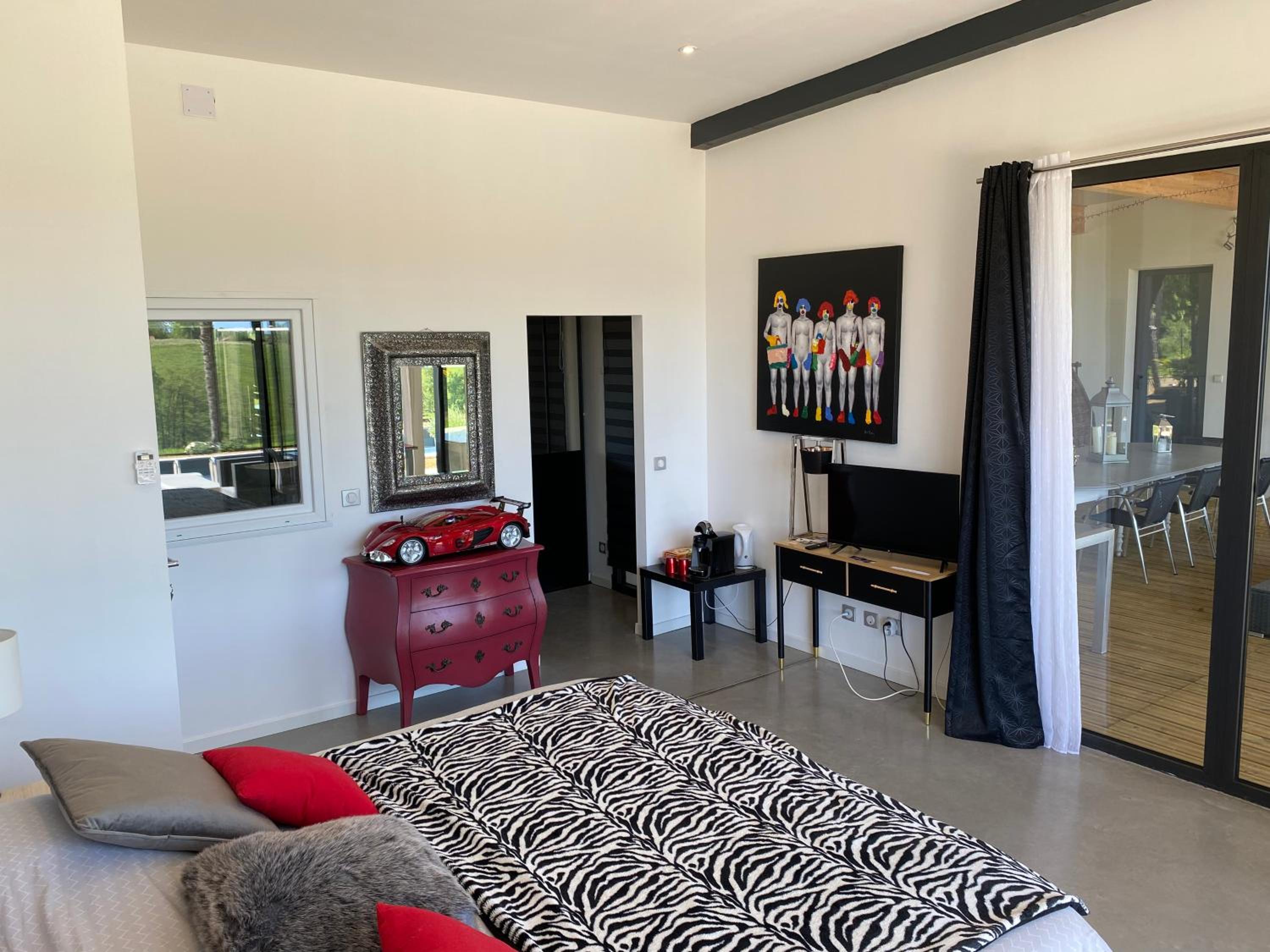 Double Room with Pool View - Photo 3