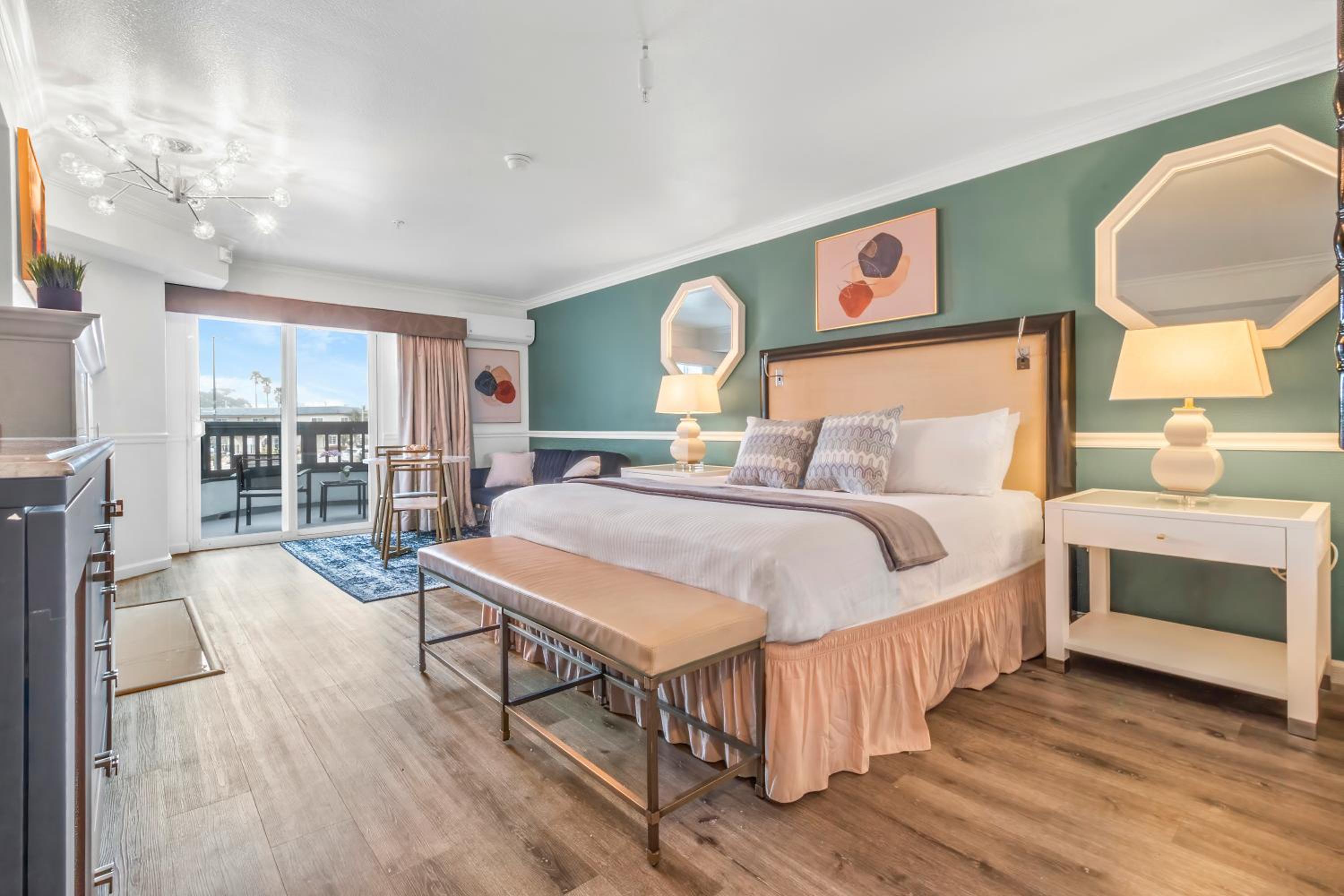King Room with Balcony - Disability Access - Photo 1