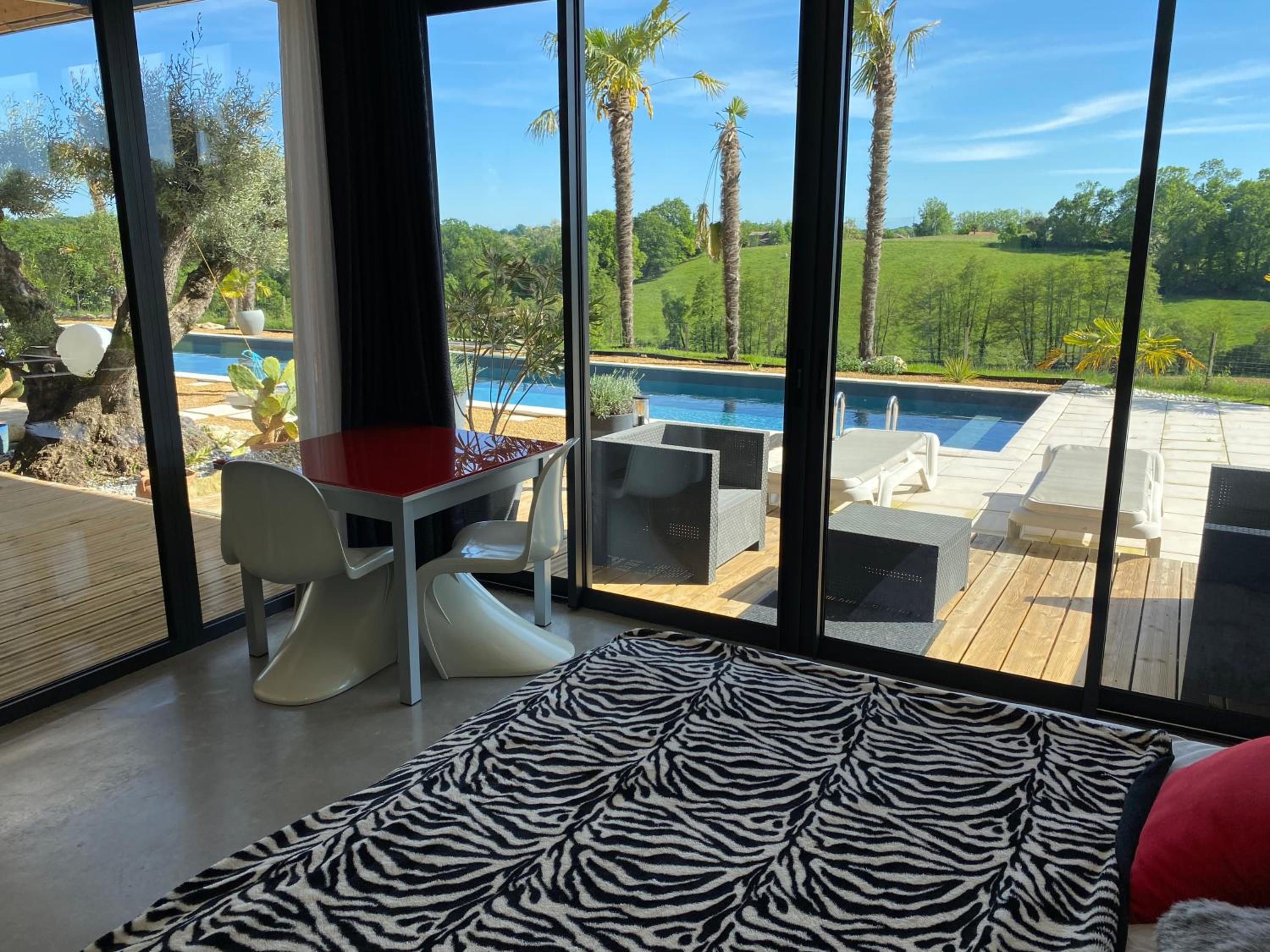 Double Room with Pool View - Photo 2