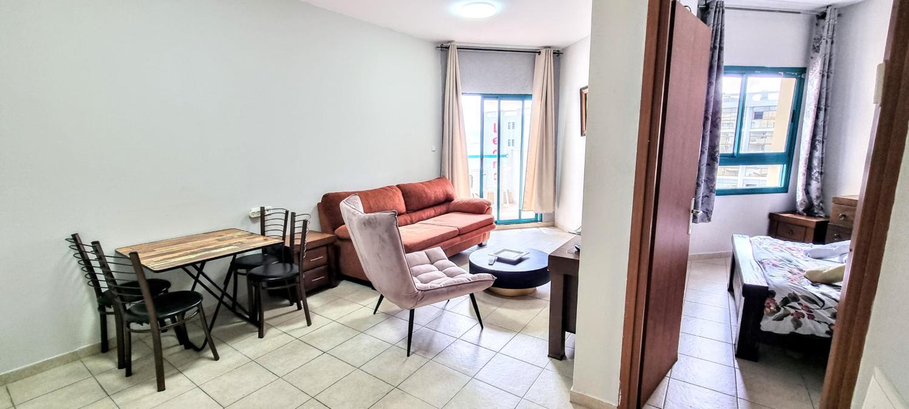 One-Bedroom Apartment photo 1