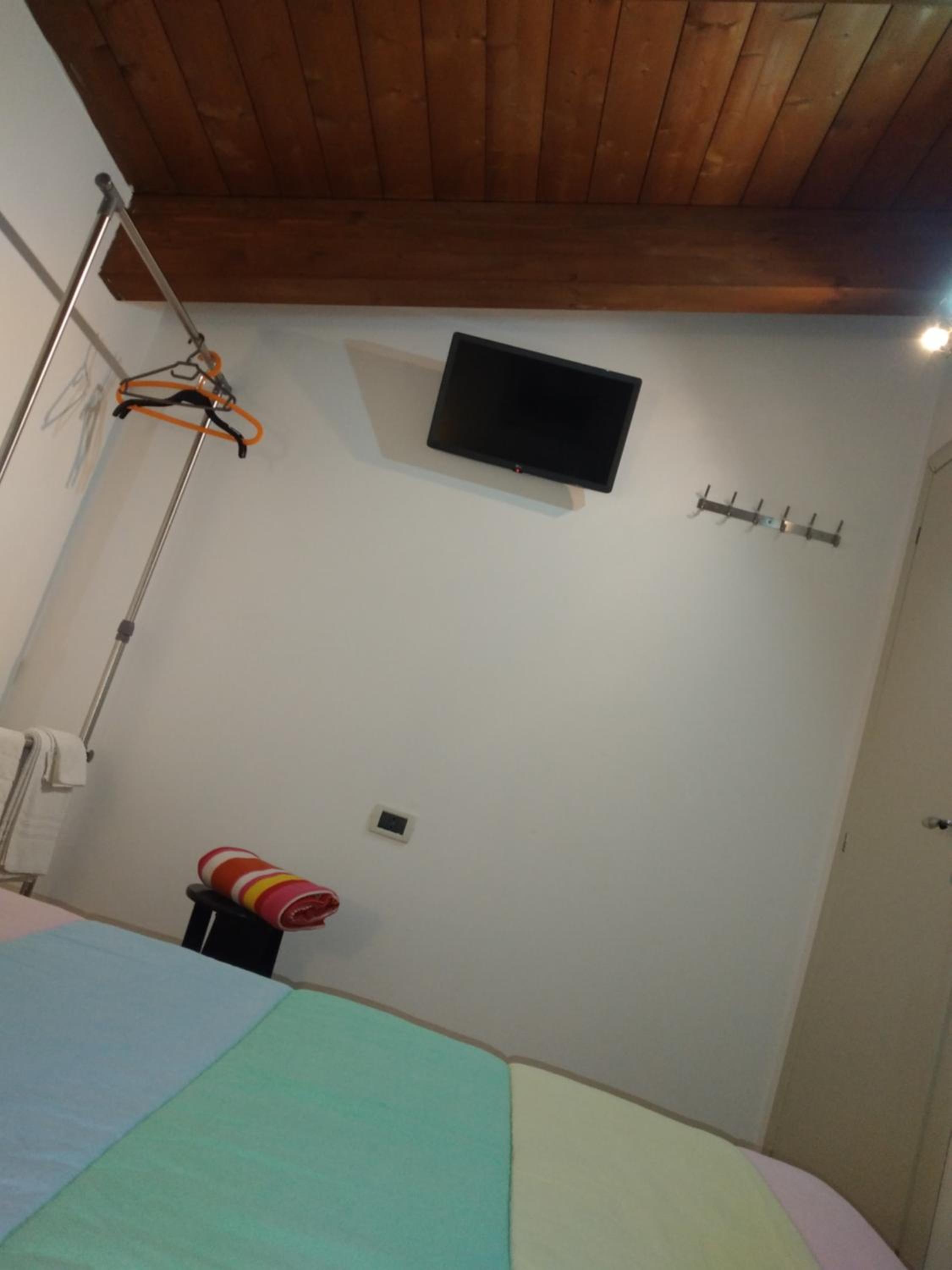 Small Double Room - Photo 16