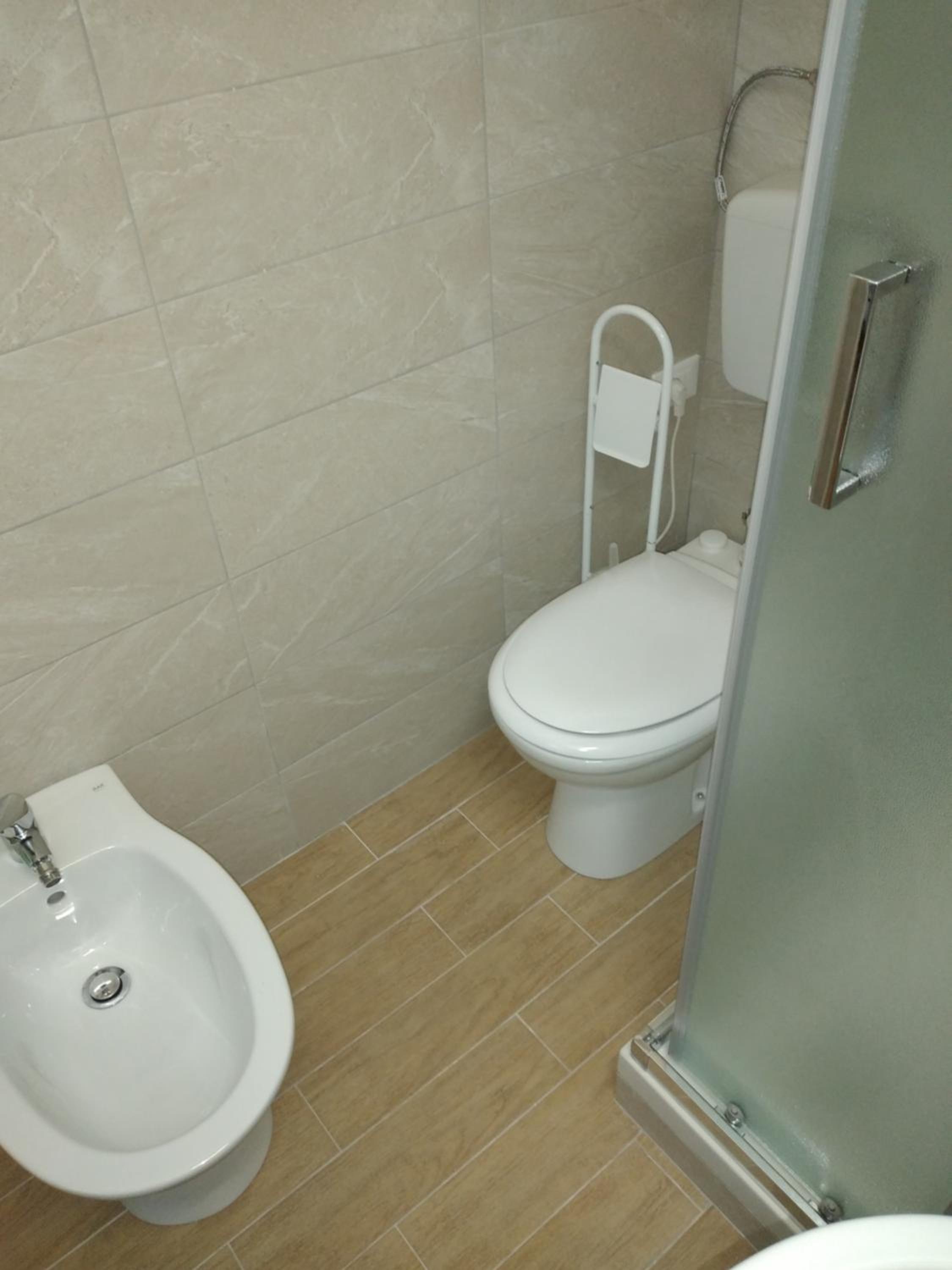 Small Double Room - Photo 12