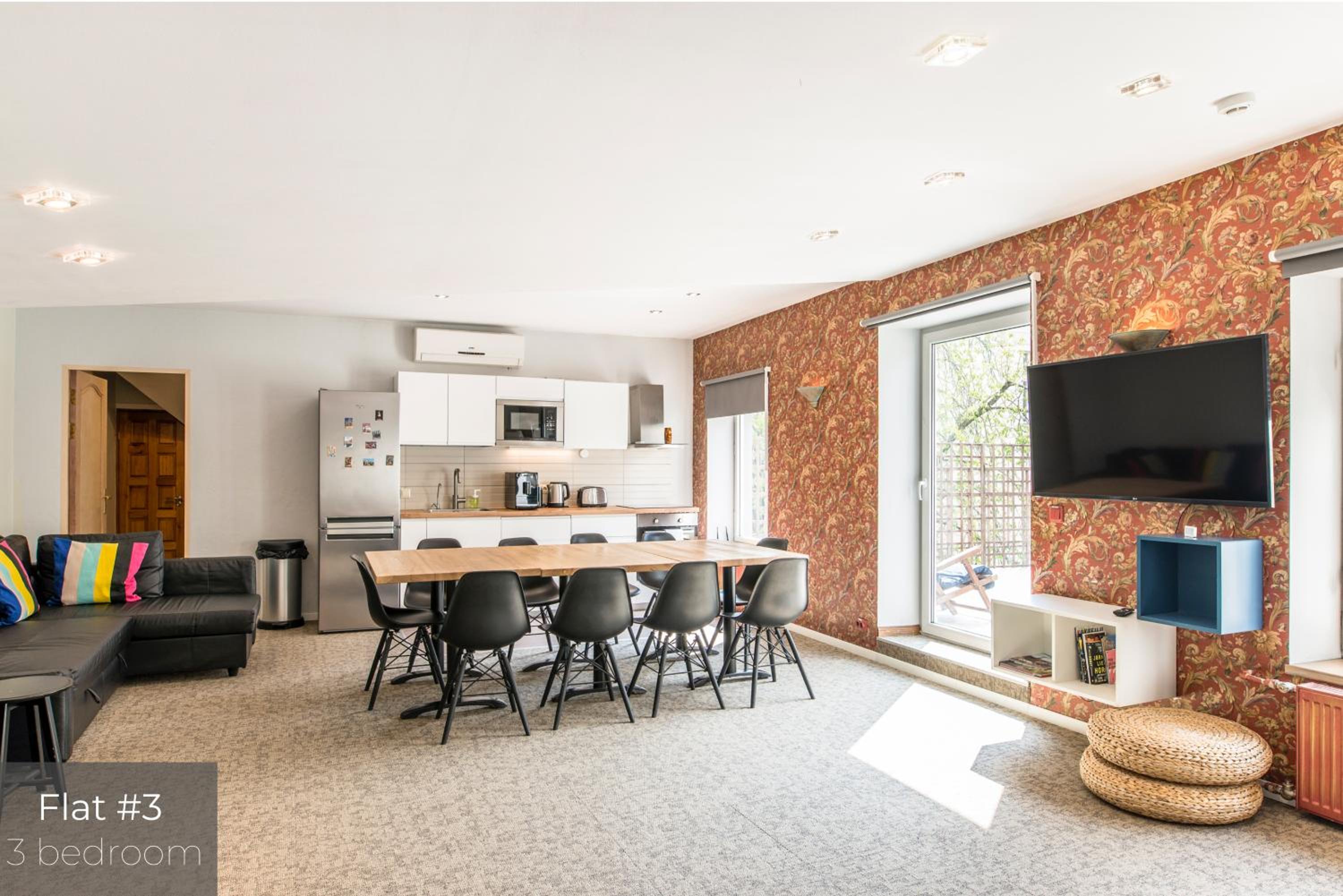 Three-Bedroom Apartment with Large Terrace Nr. 3 - Photo 12