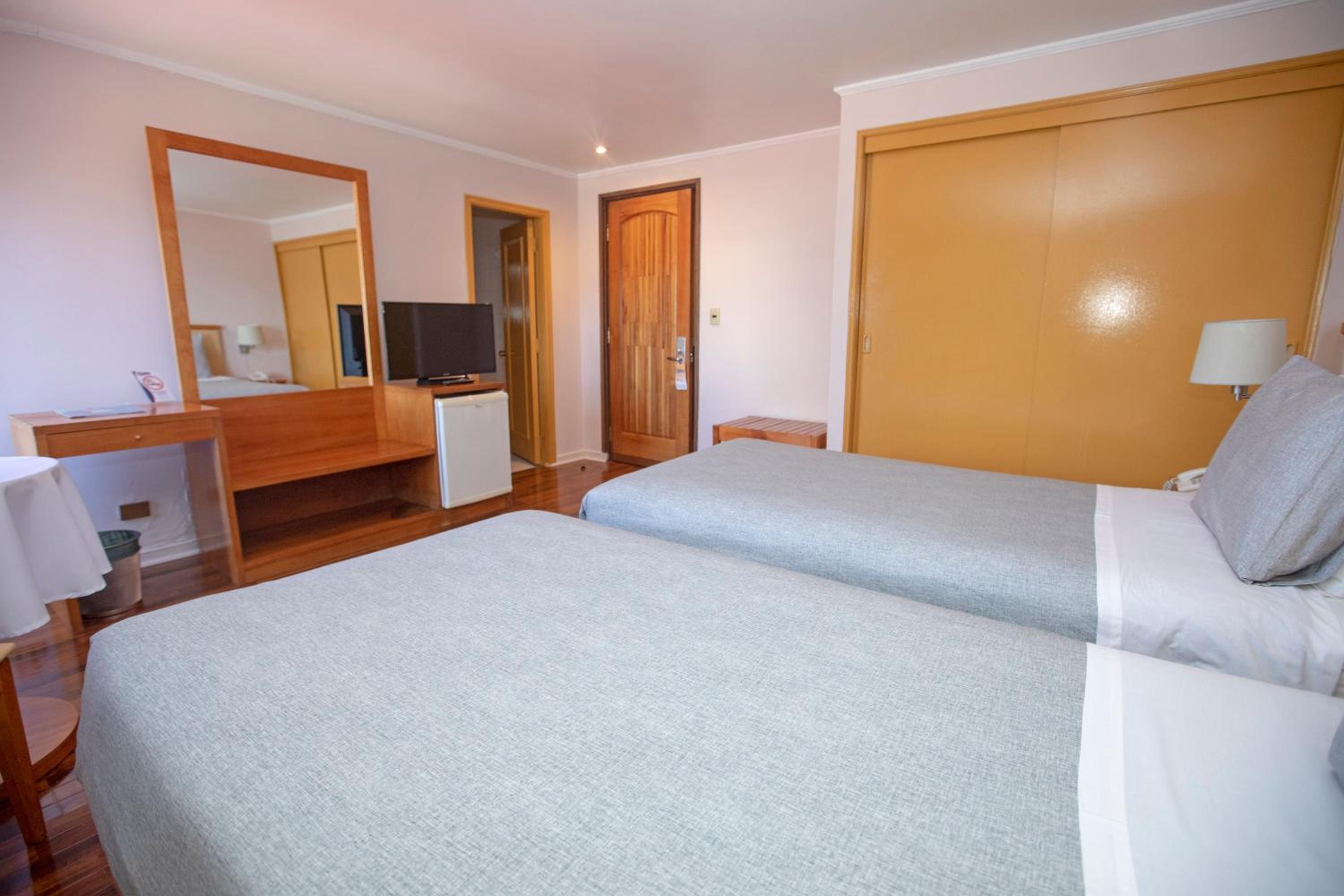 Standard Twin Room photo 2