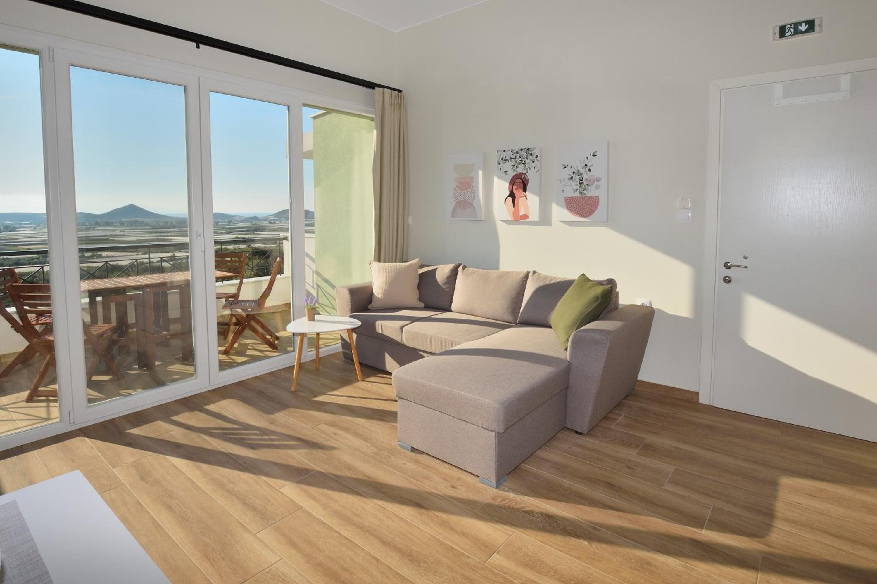 One-Bedroom Apartment photo 1
