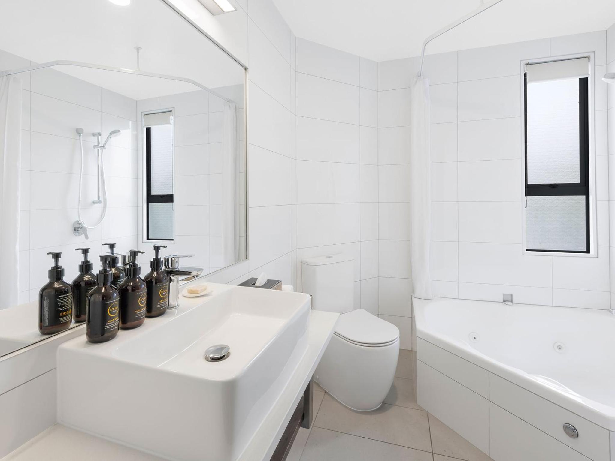 Executive Suite - Photo 3