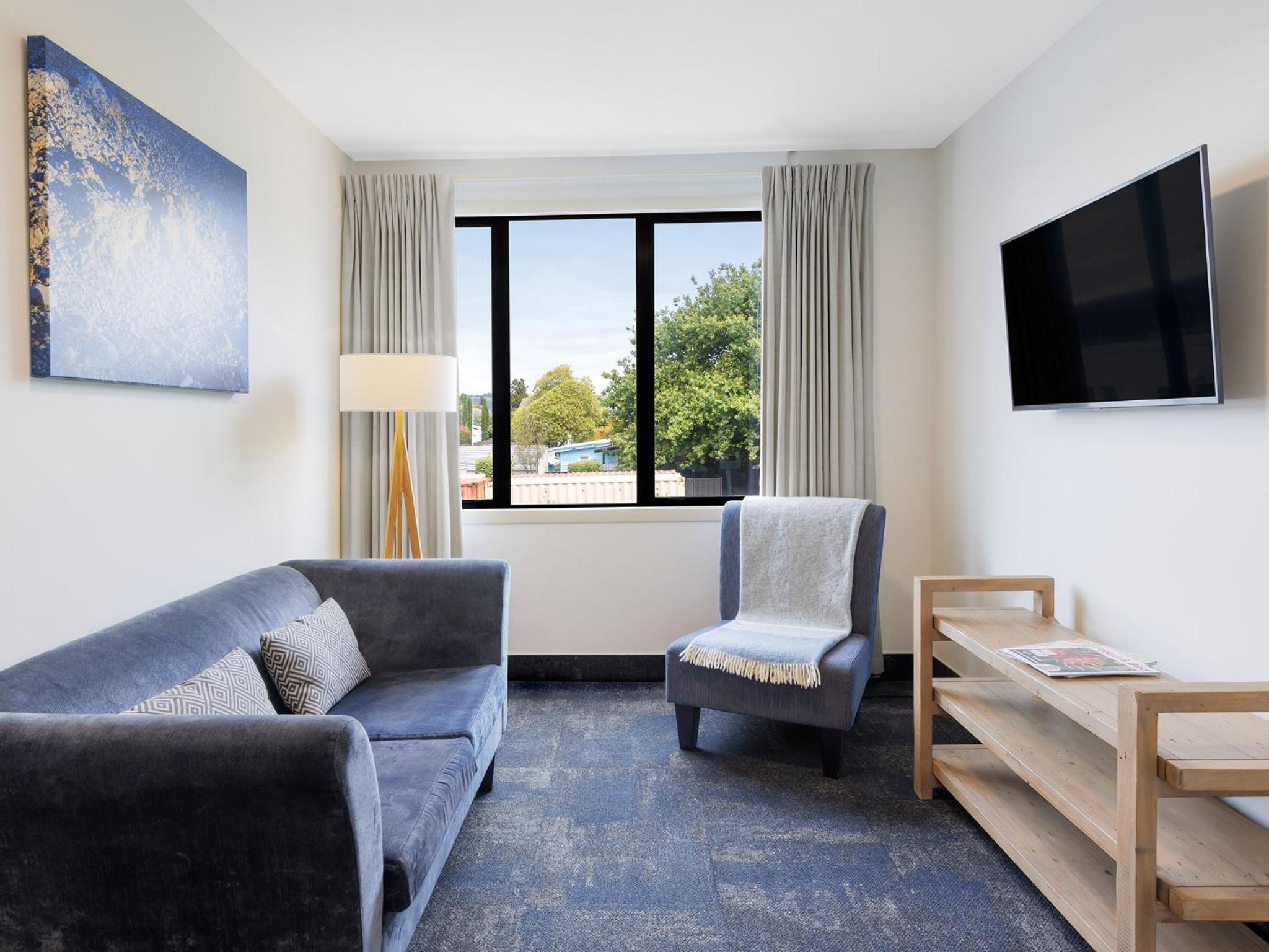 Executive Suite - Photo 4