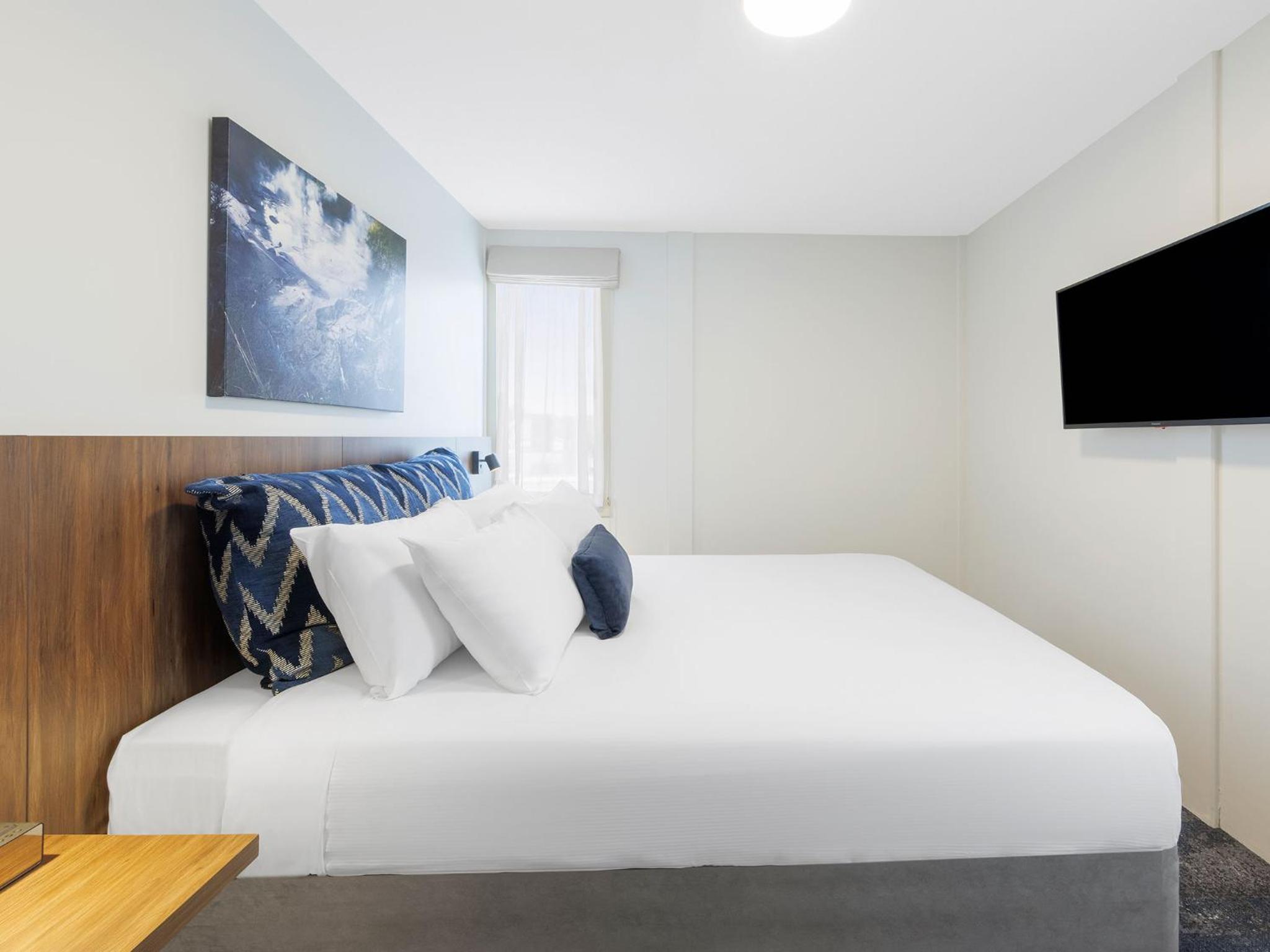 Executive Suite - Photo 2