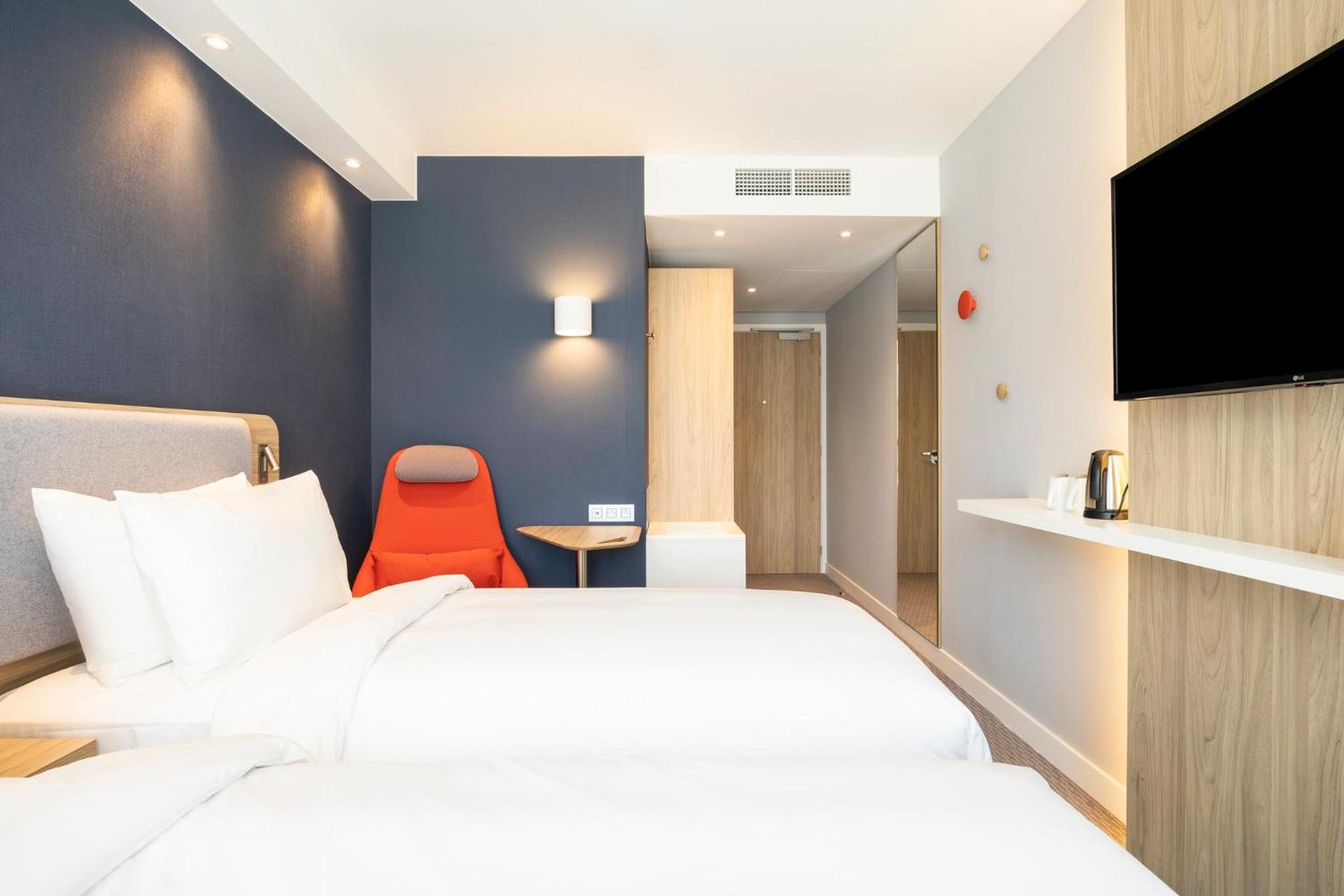 Standard Twin Room with Free Breakfast - Photo 5