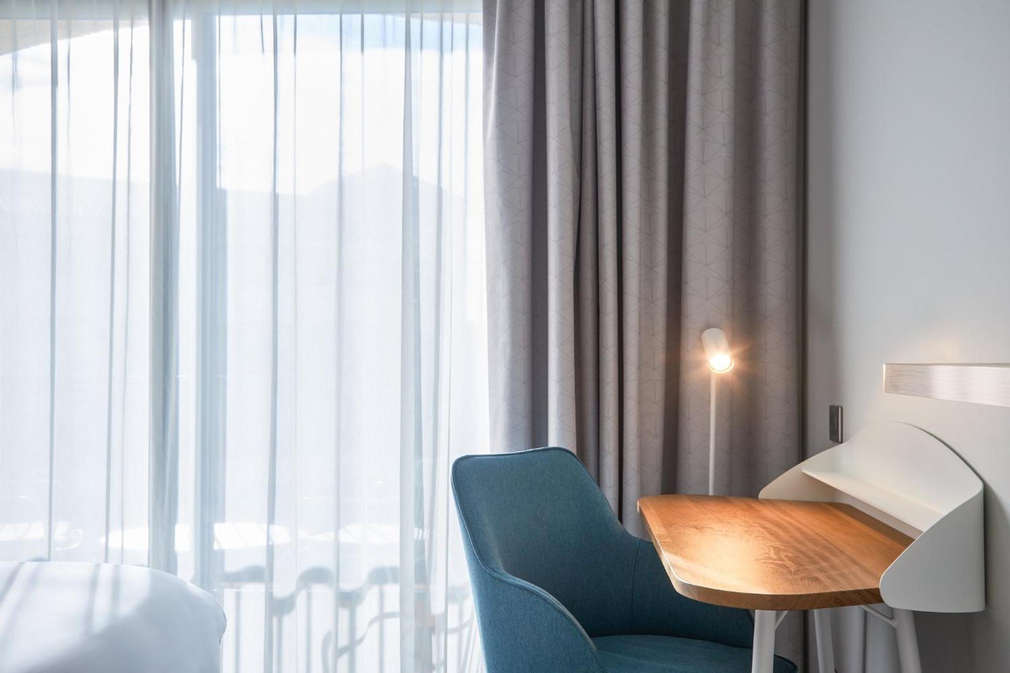 King Room with Balcony and Pool View - Photo 4