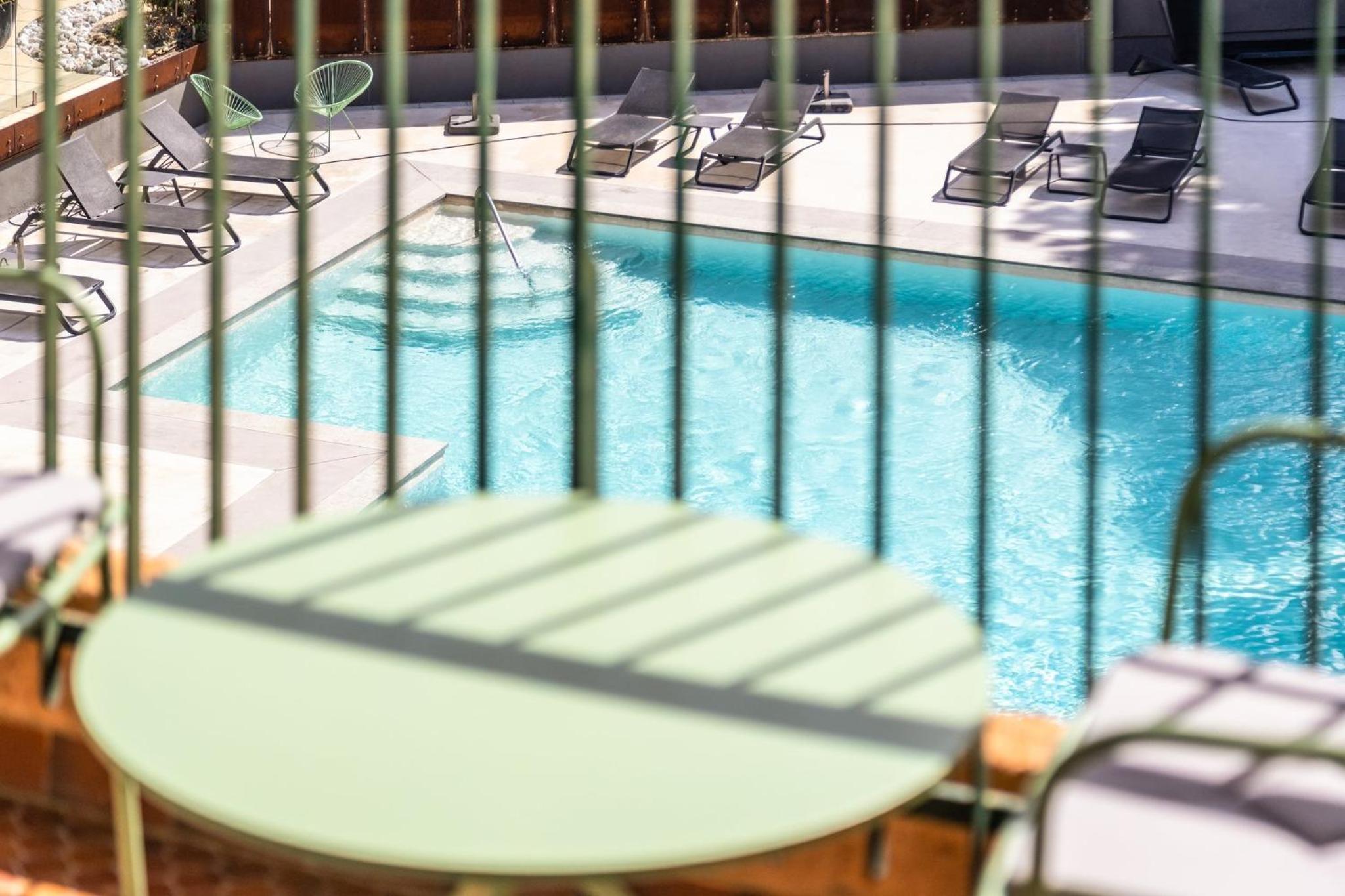 King Room with Balcony and Pool View - Photo 7