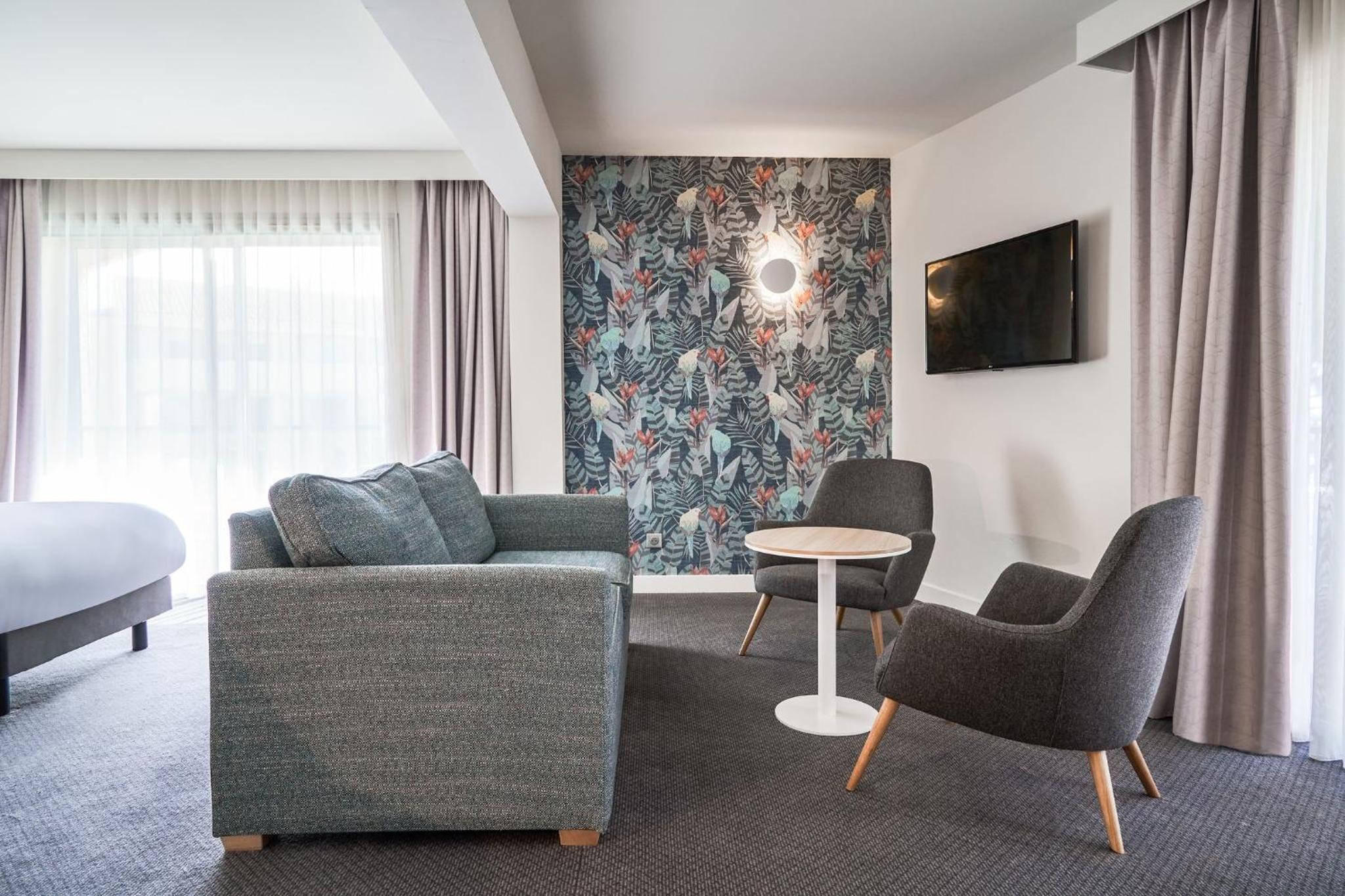 King Suite with Balcony and Pool View - Photo 9
