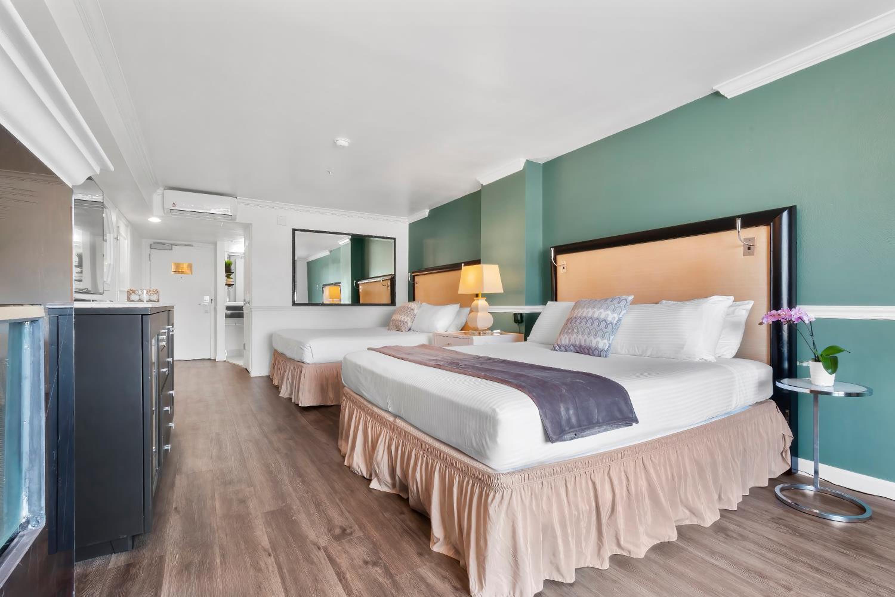 King Room with Two King Beds - Photo 1