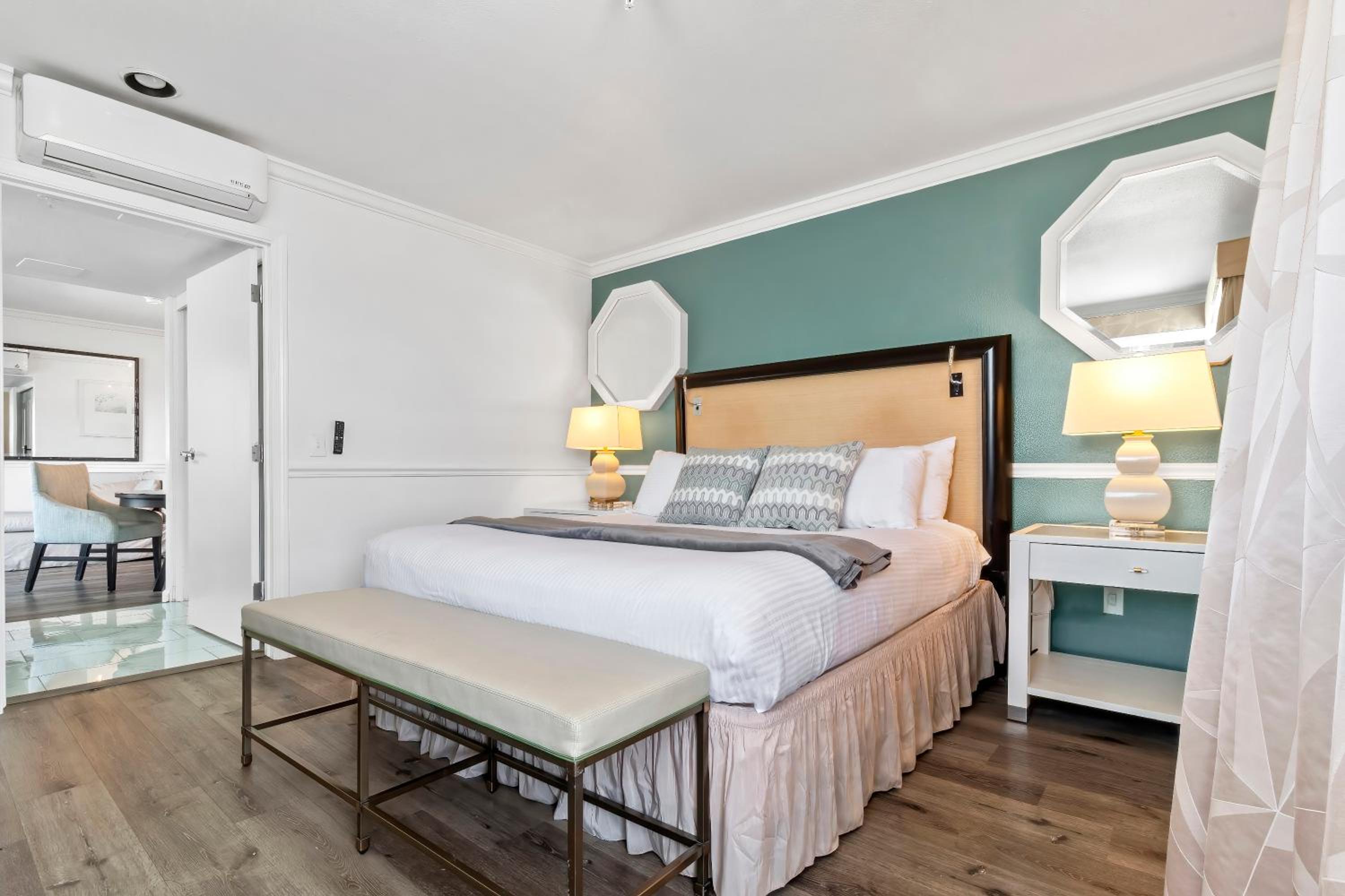 One-Bedroom Suite - Photo 1