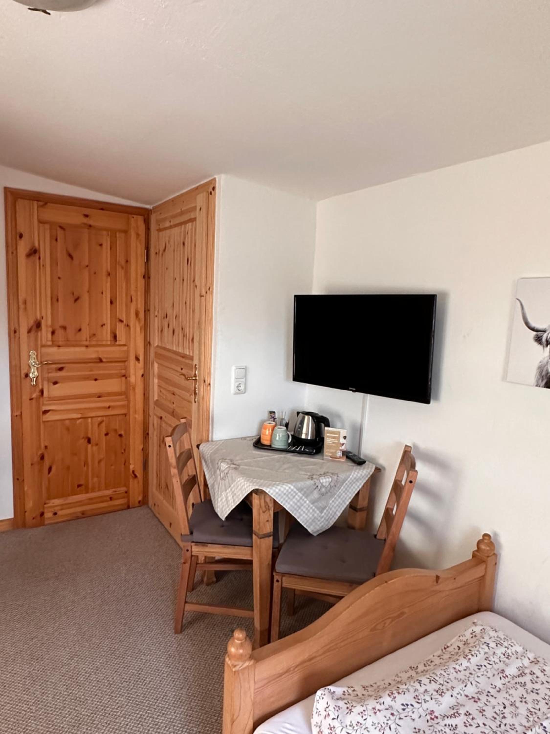 Twin Room - Photo 3