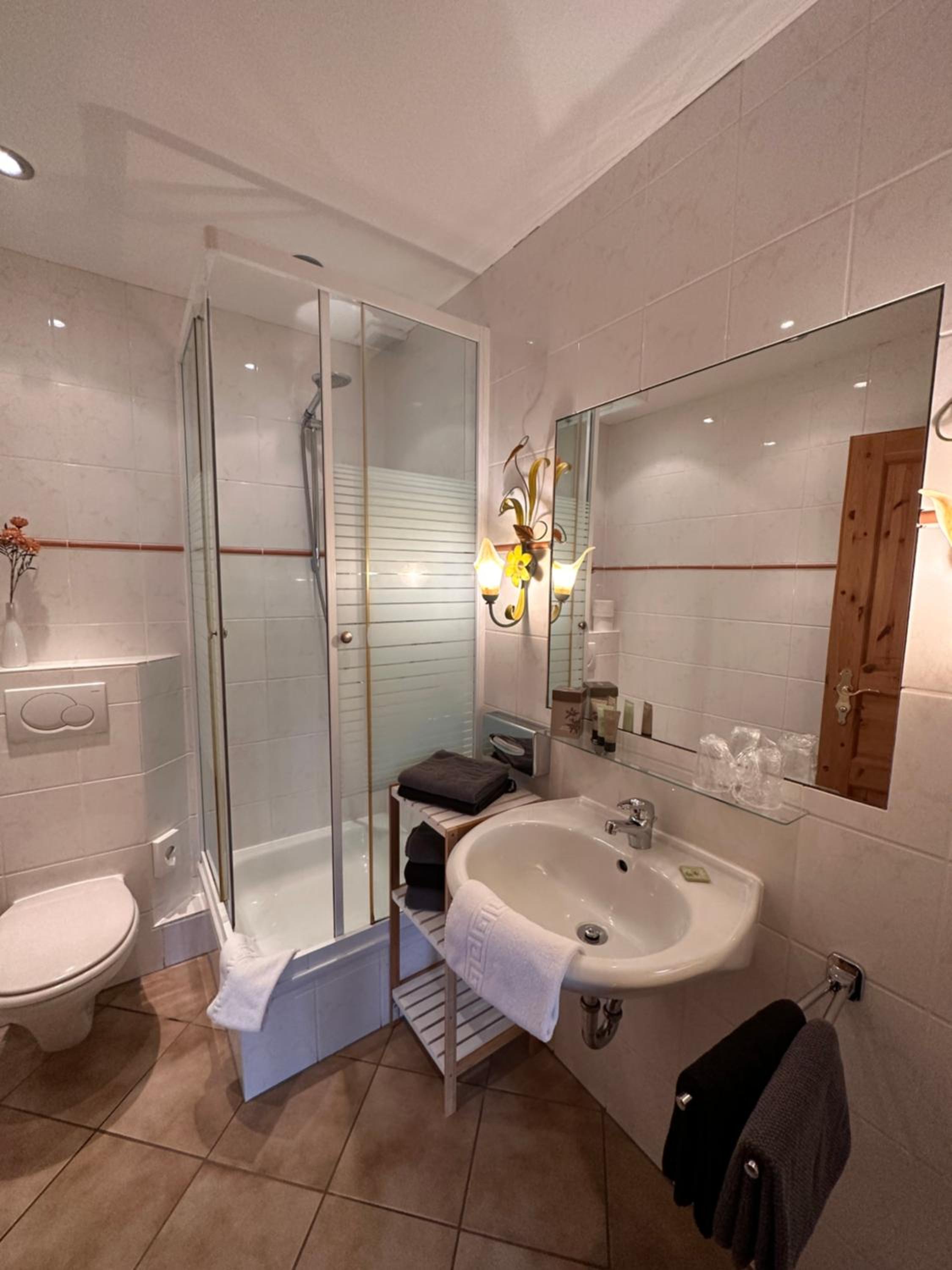 Twin Room - Photo 2