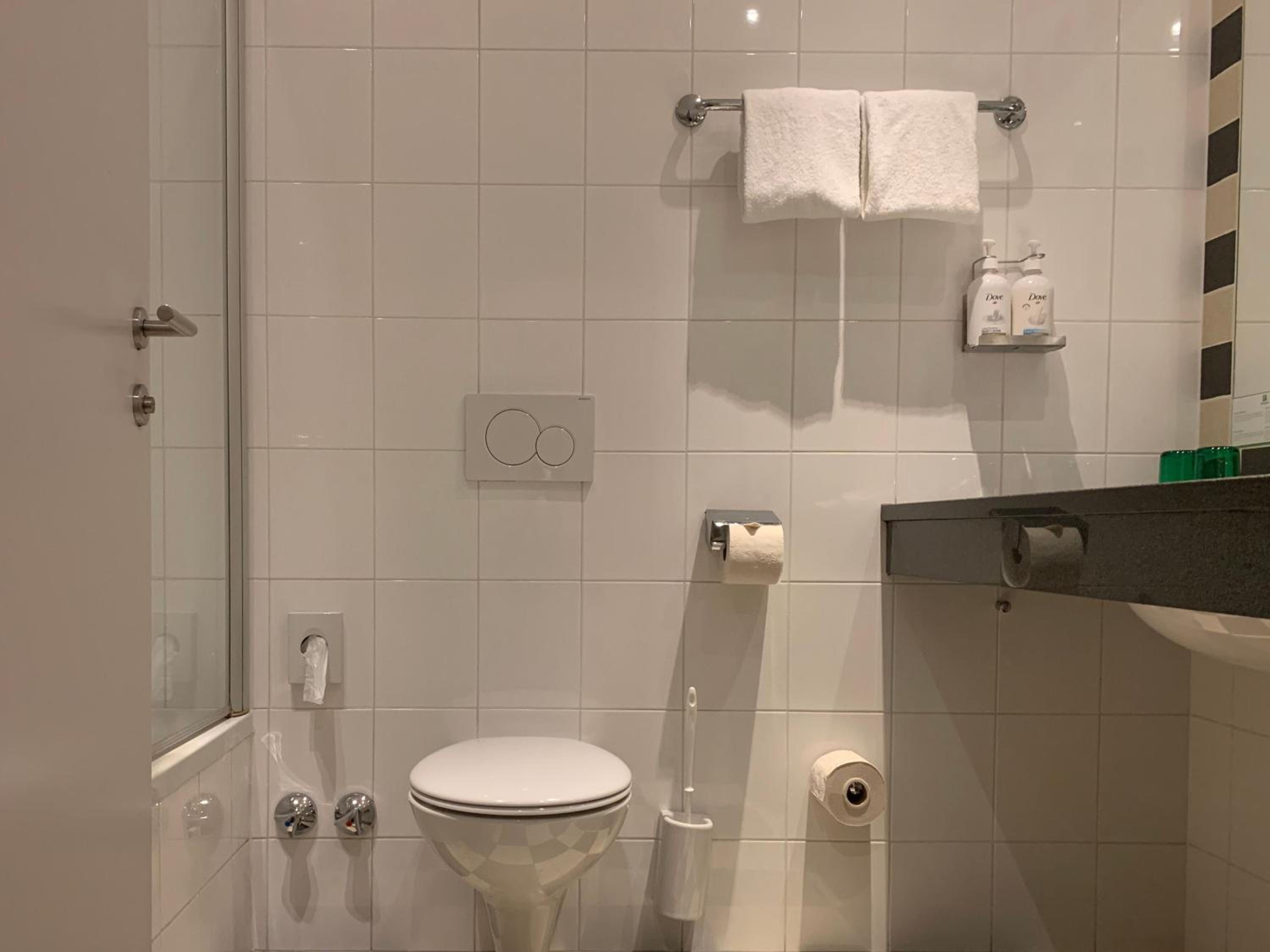Premium Twin Room - Photo 11