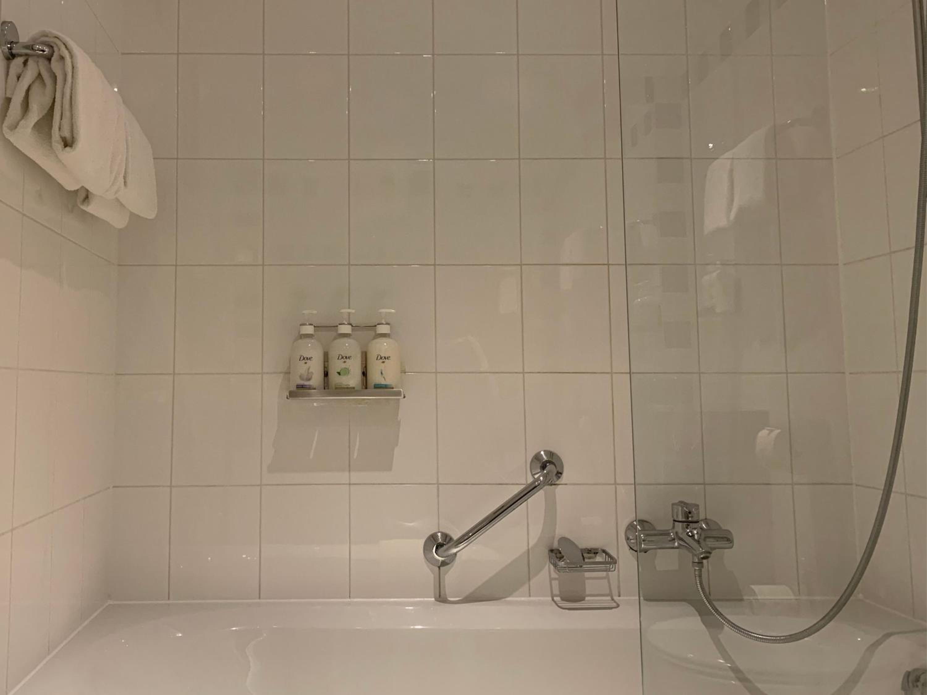 Premium Twin Room - Photo 12