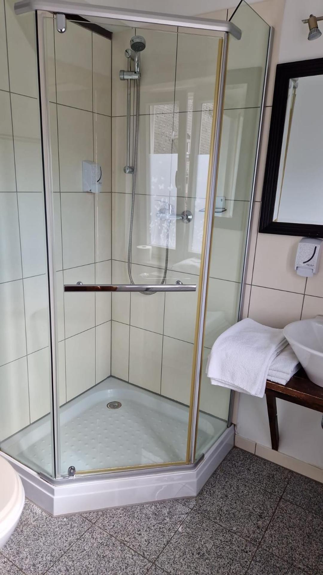 Double or Twin Room photo 3