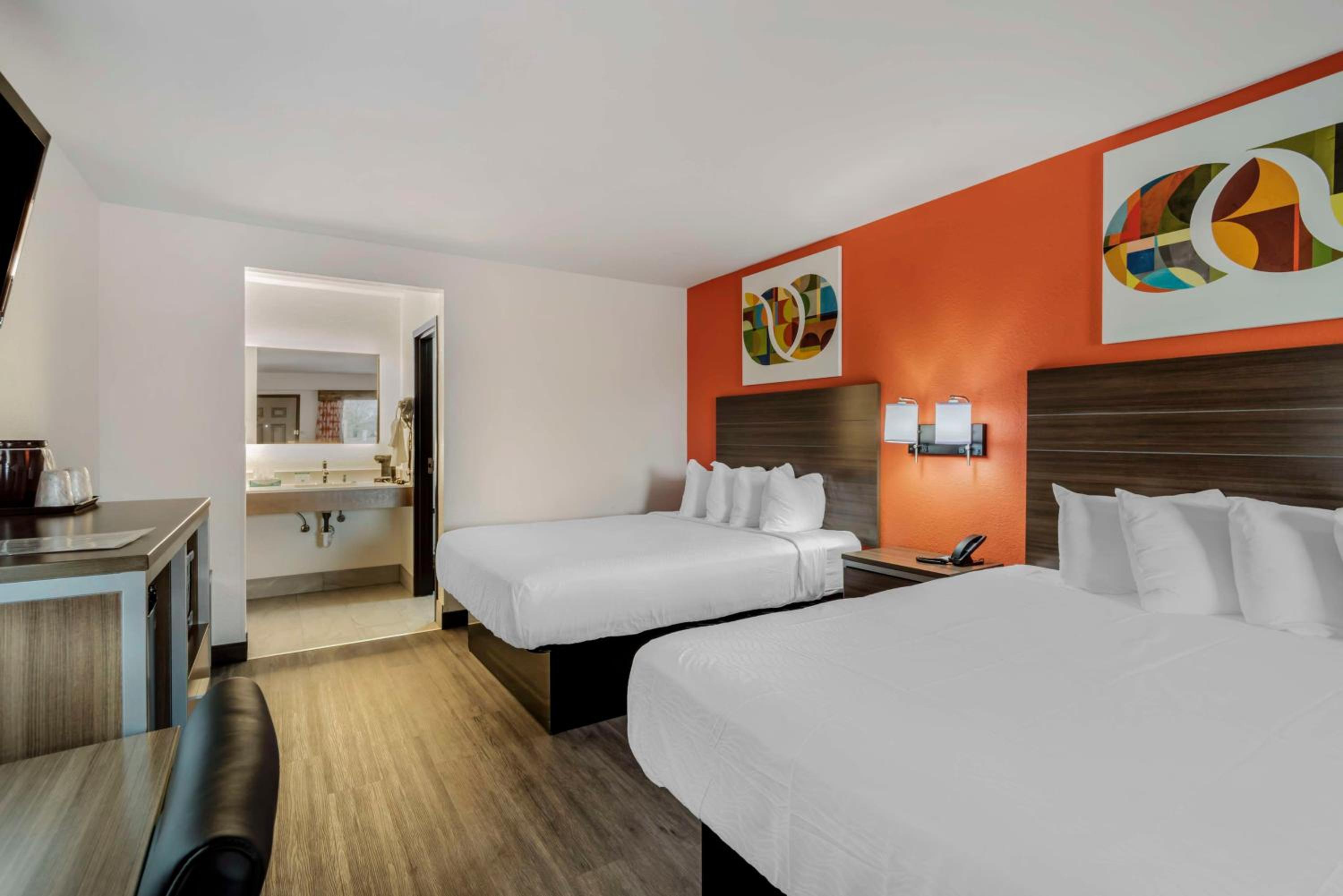 Queen Room with Two Queen Beds and Bath Tub - Mobility Accessible/Non-Smoking photo 1