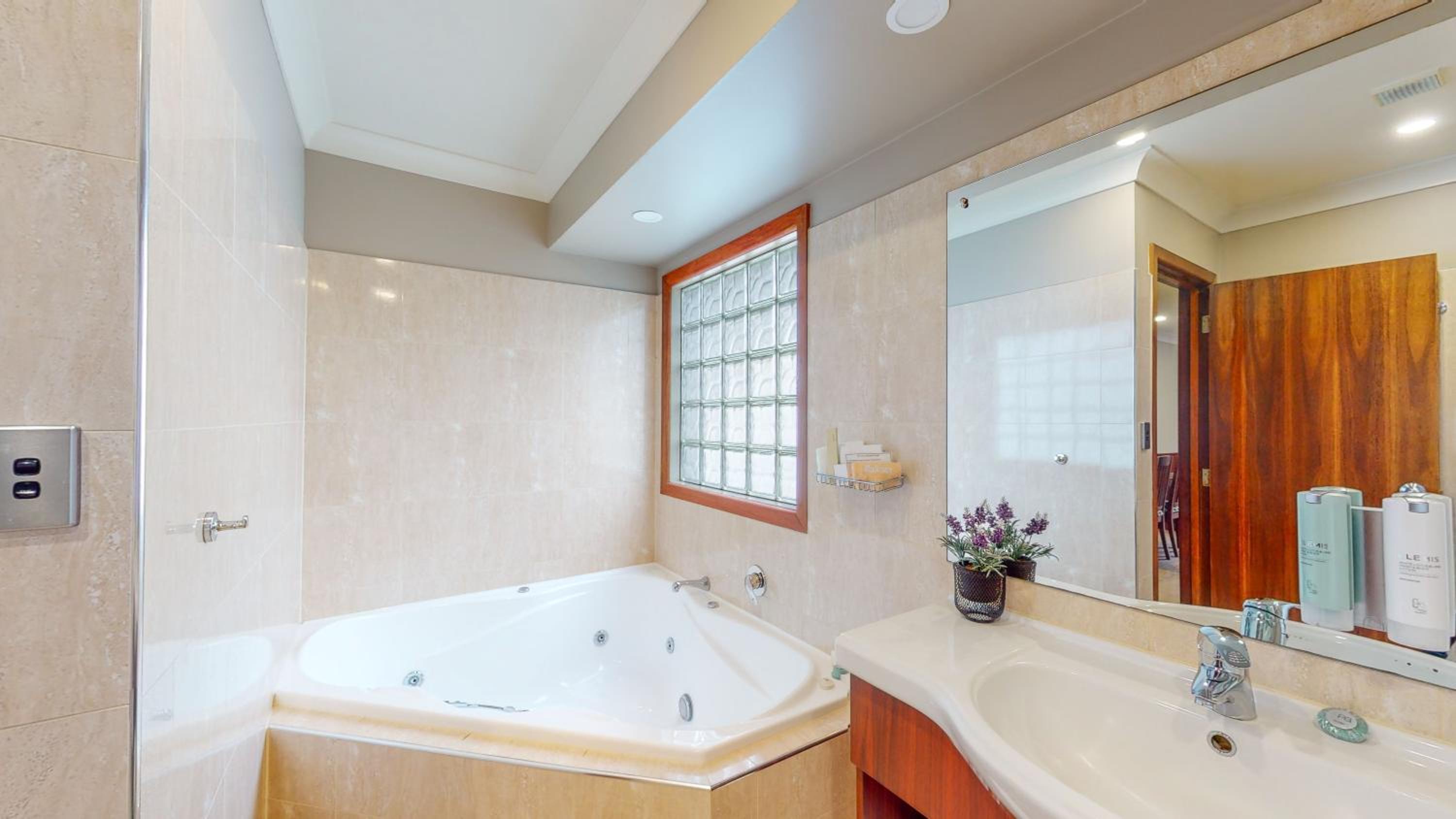Suite with Spa Bath photo 3