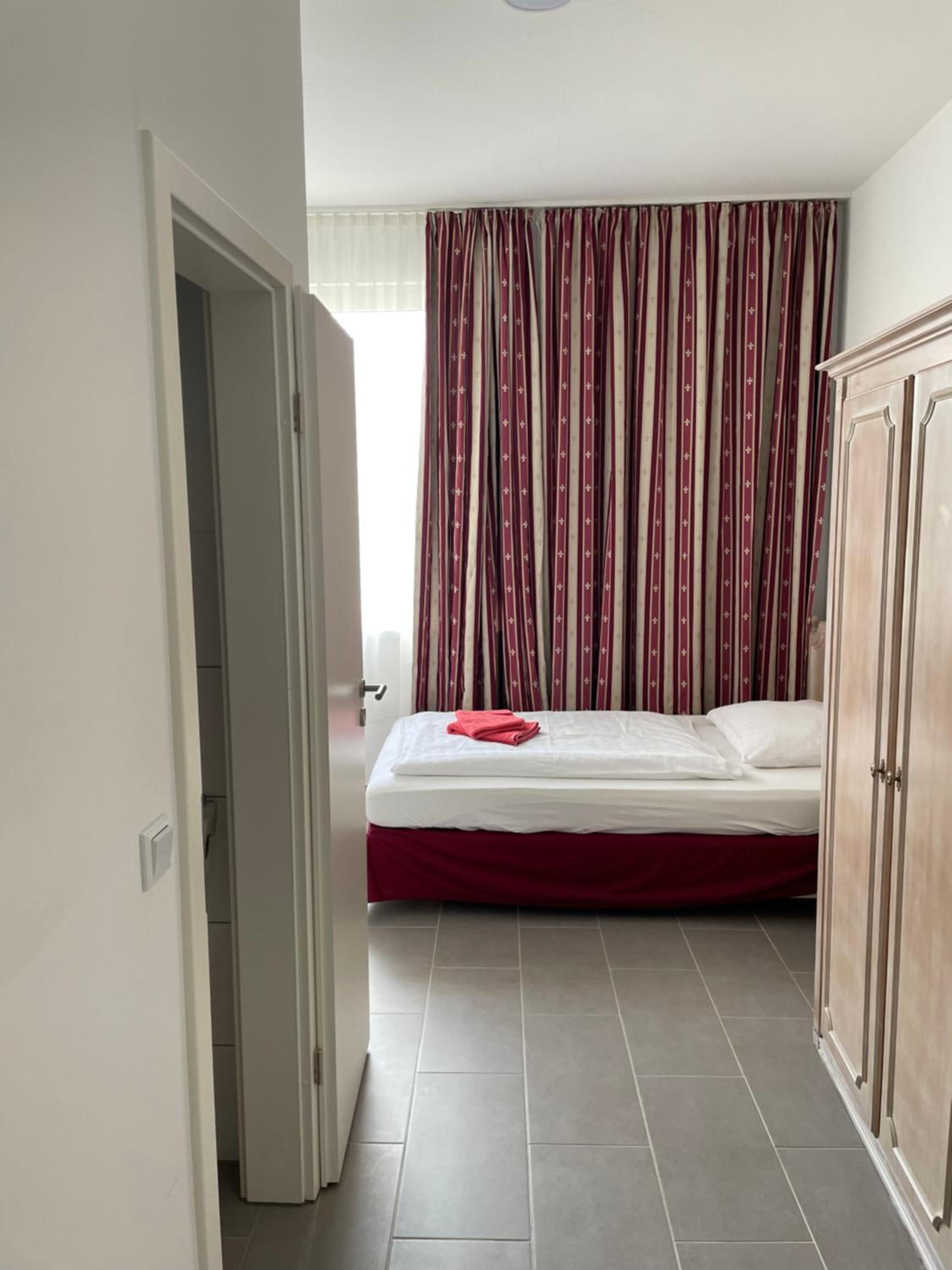 Single Room with Bathroom photo 1