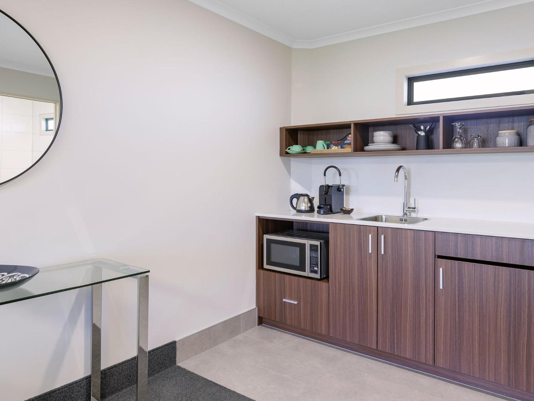 Executive Suite - Photo 2
