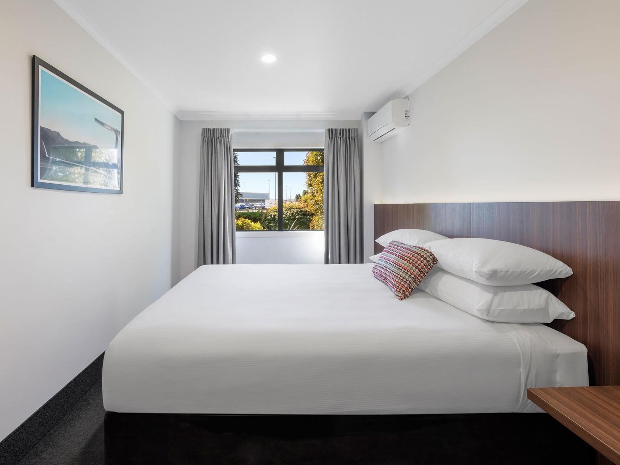 Executive Suite - Photo 4