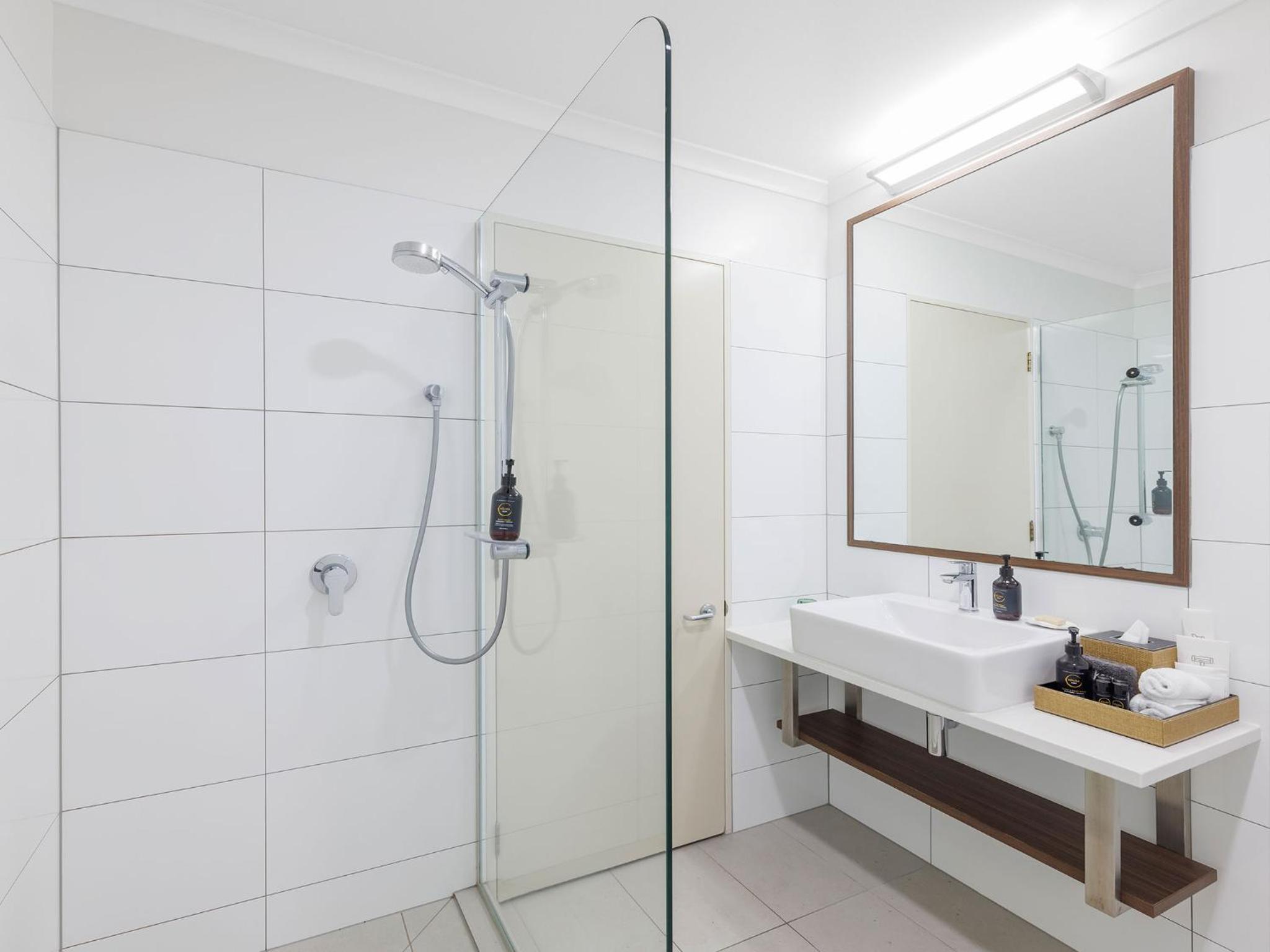 Executive Suite - Photo 3