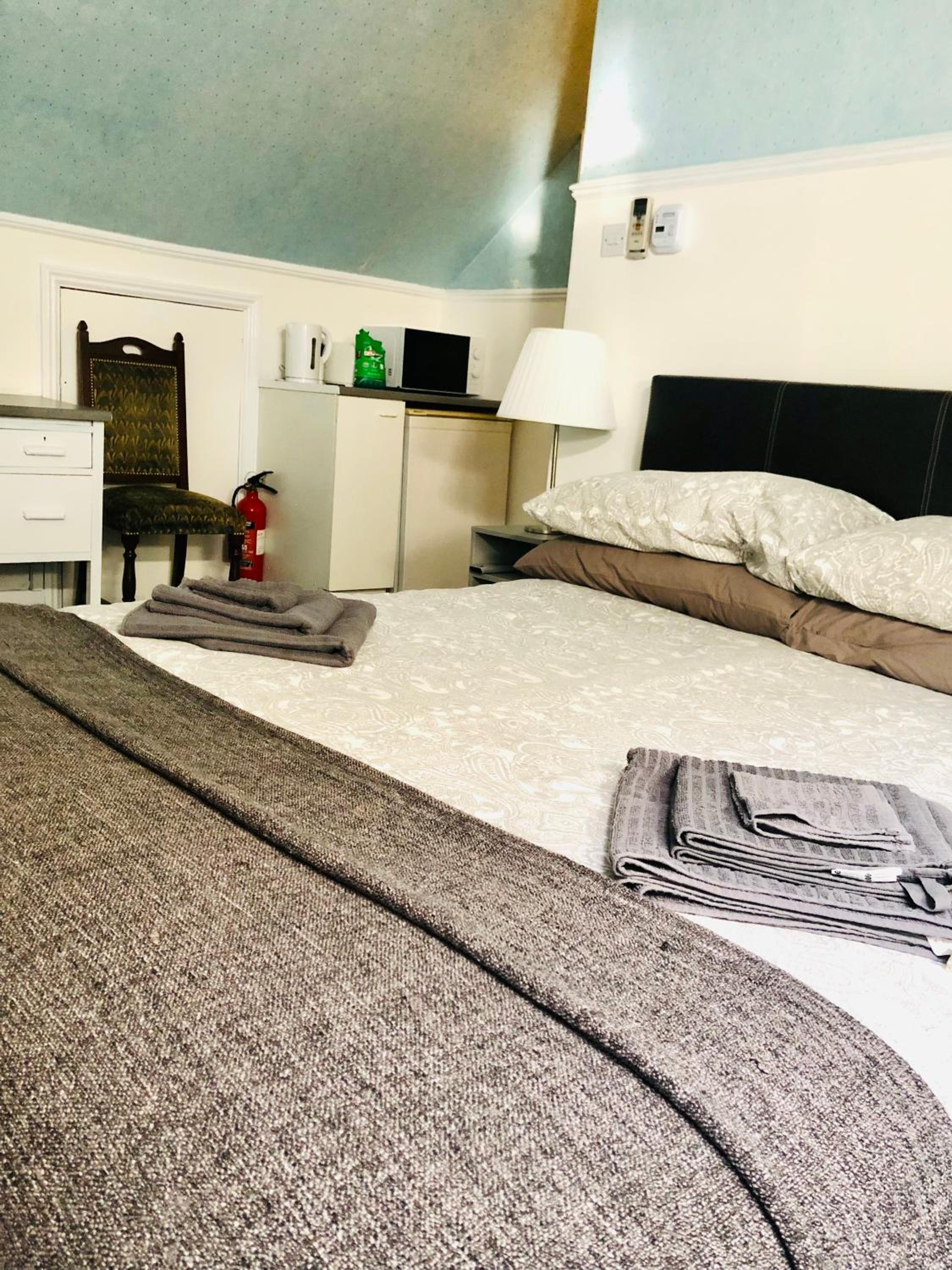 One-Bedroom Apartment photo 2