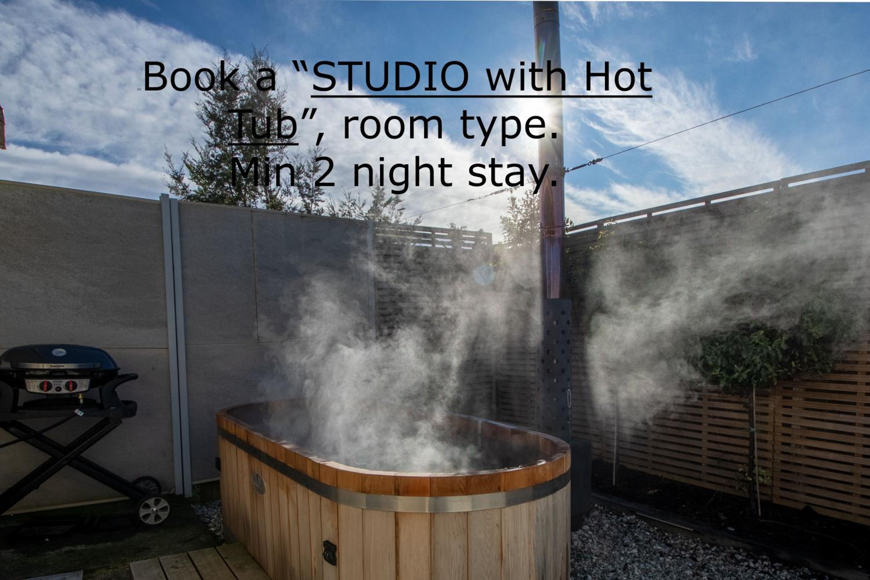 Studio with Hot Tub - Photo 12