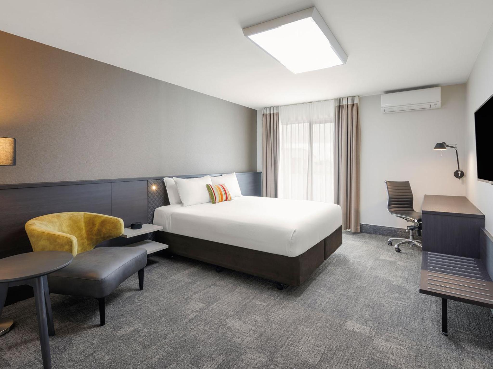 Deluxe King Room - Photo 1