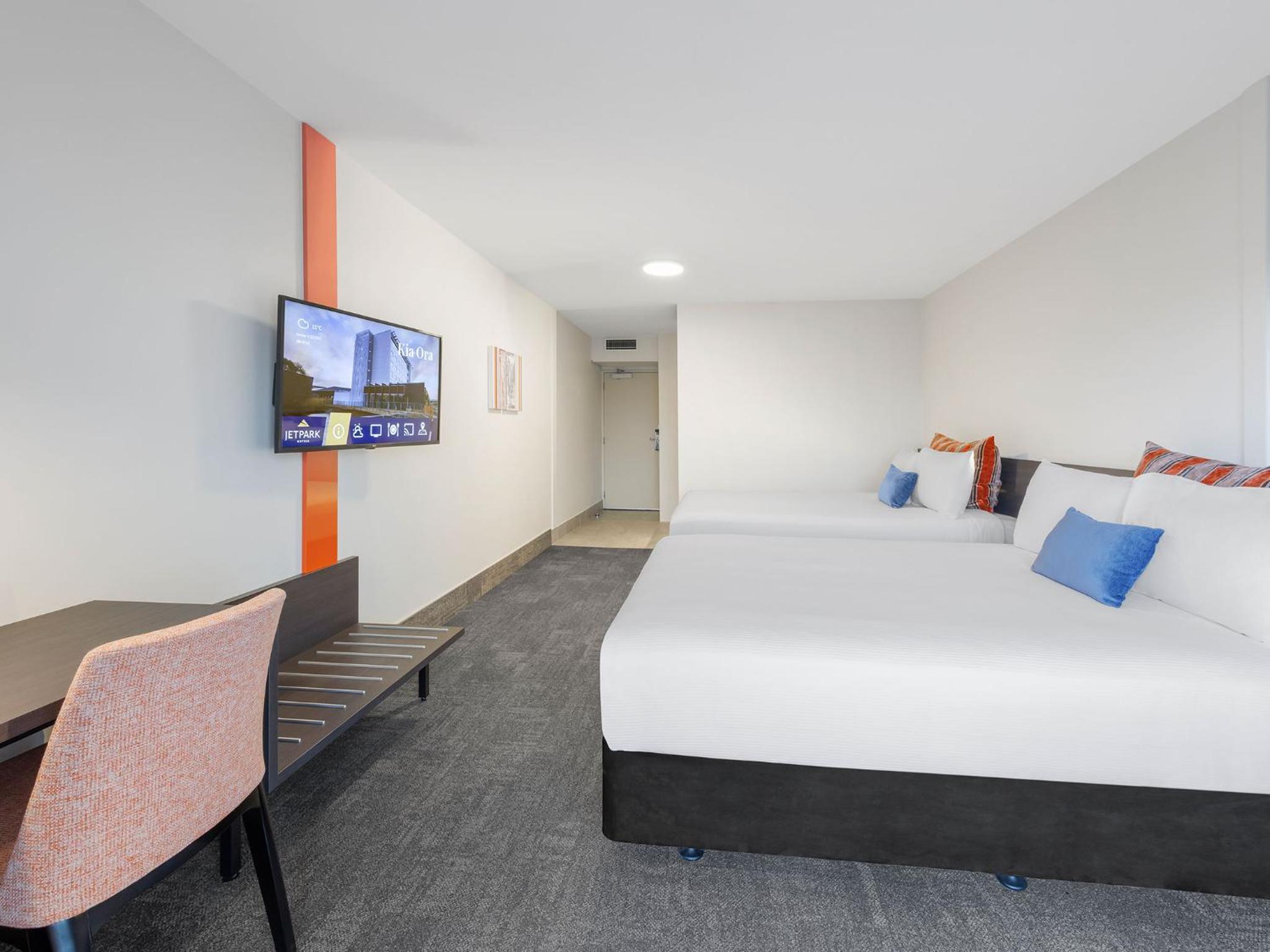 Superior Twin Room with Two Double Beds - Photo 3