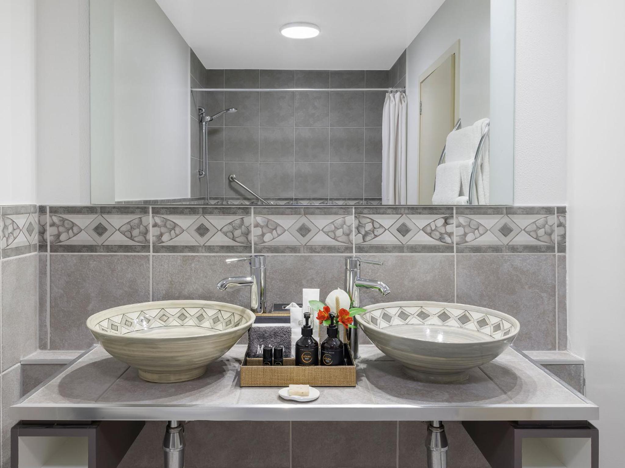 Executive Suite - Photo 4