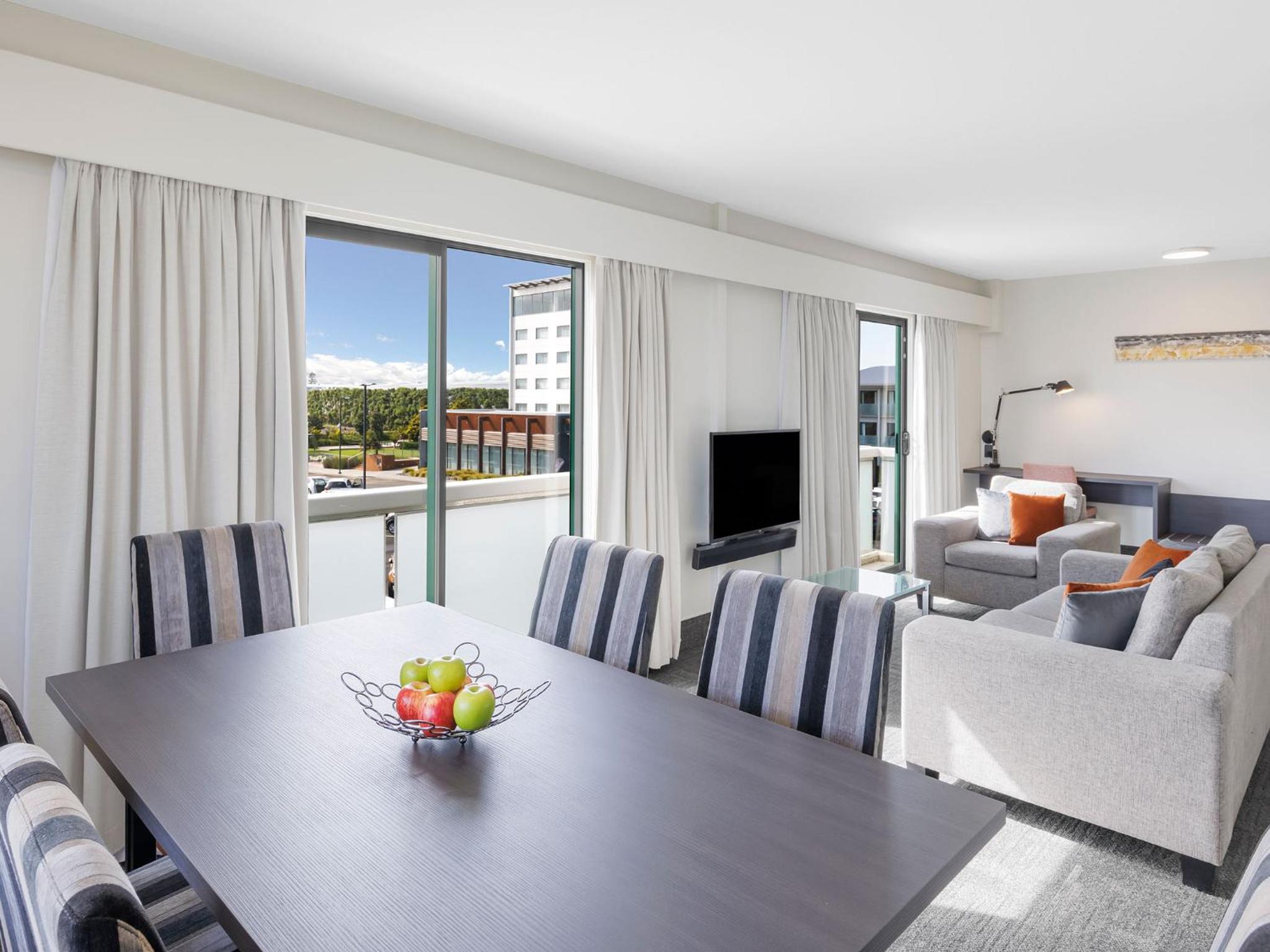 Executive Suite - Photo 2