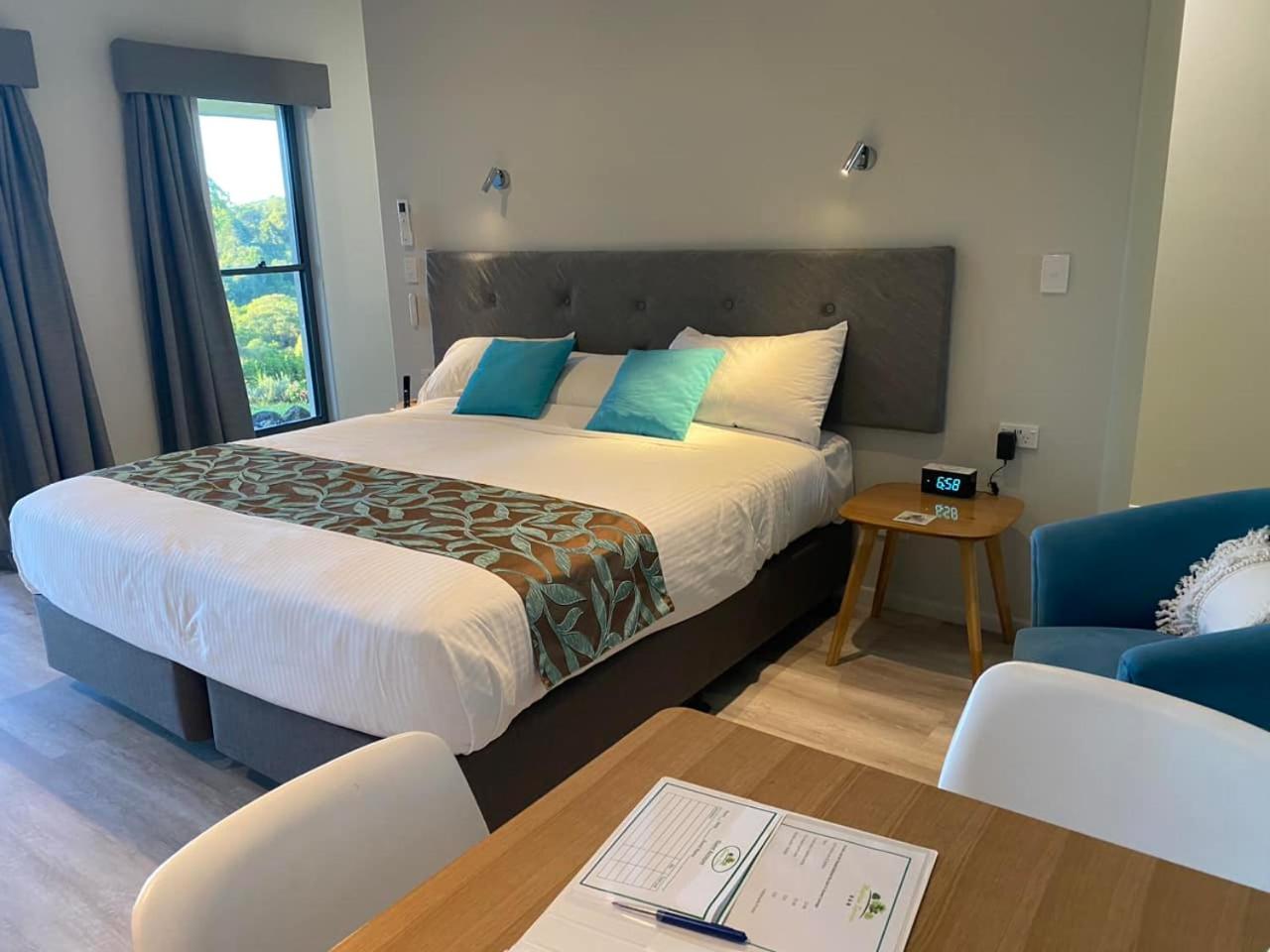 Deluxe Suite with Spa Bath photo 2