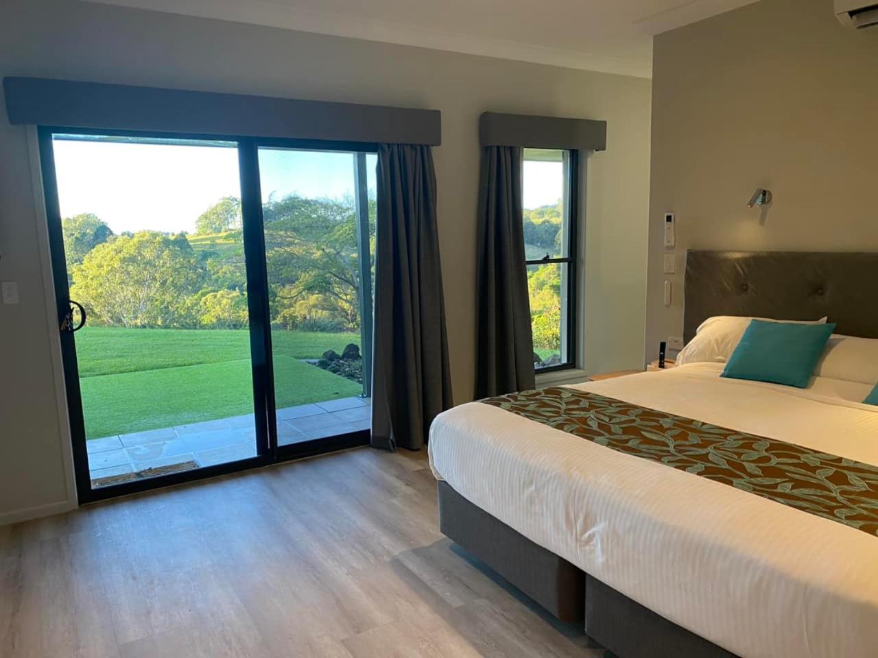 Deluxe Suite with Spa Bath photo 1