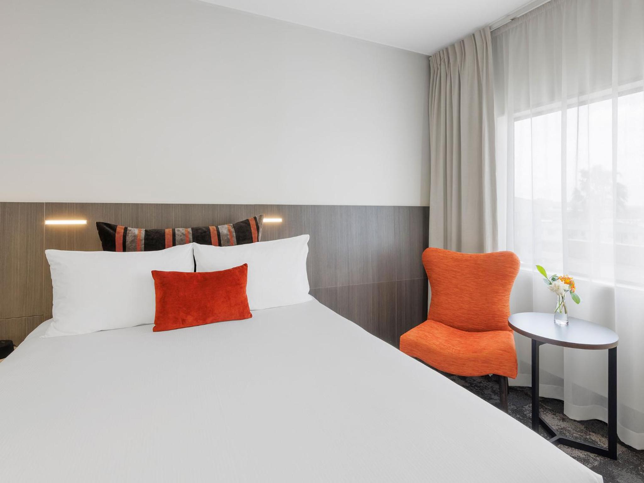Deluxe Twin Room with Two Queen Beds - Photo 3